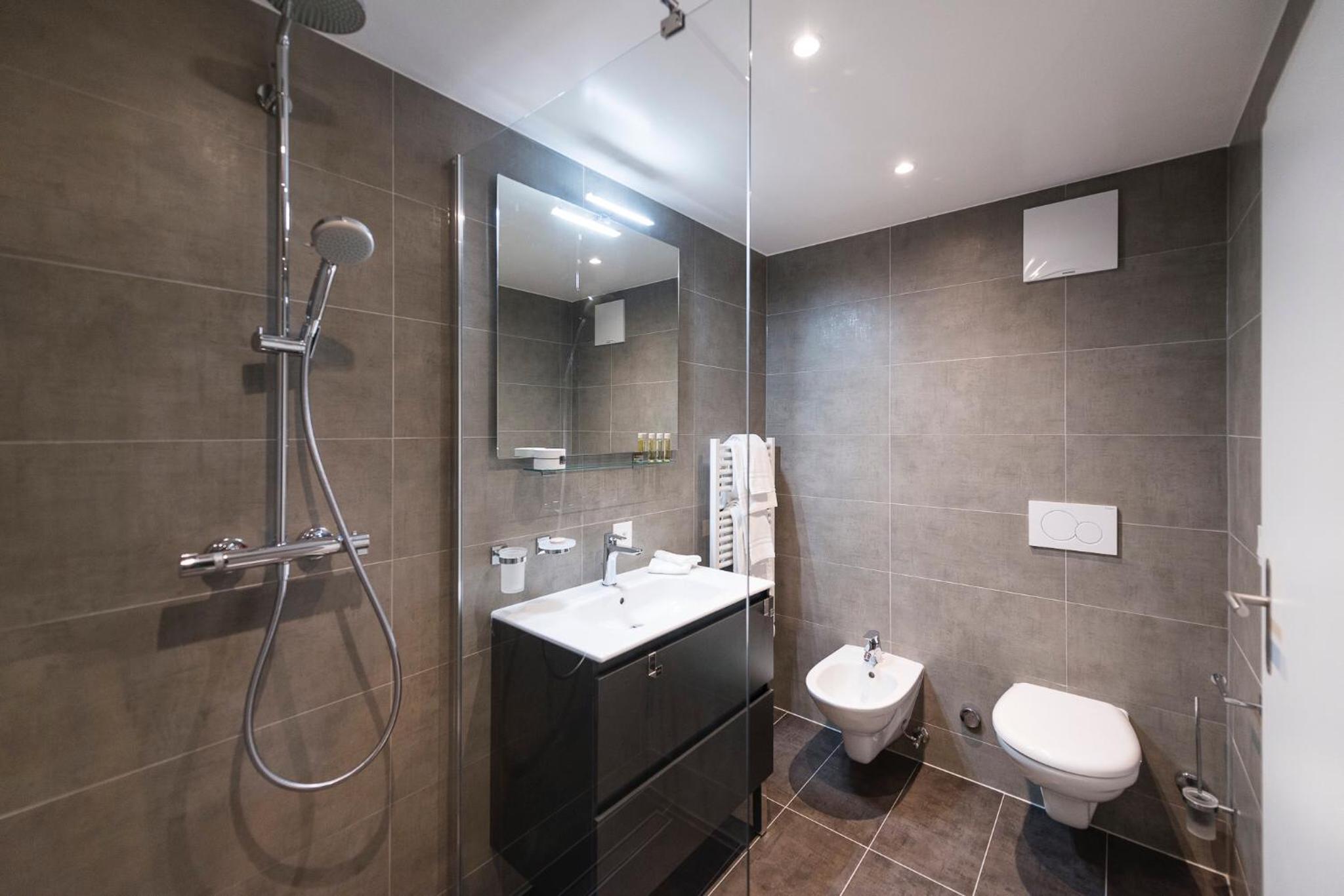 Standard Double or Twin Room - Photo 5