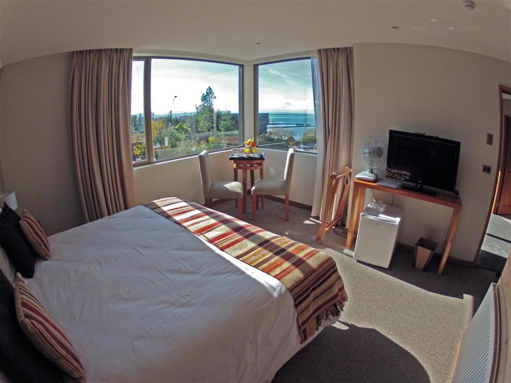 Standard Double Room with Lake View photo 2