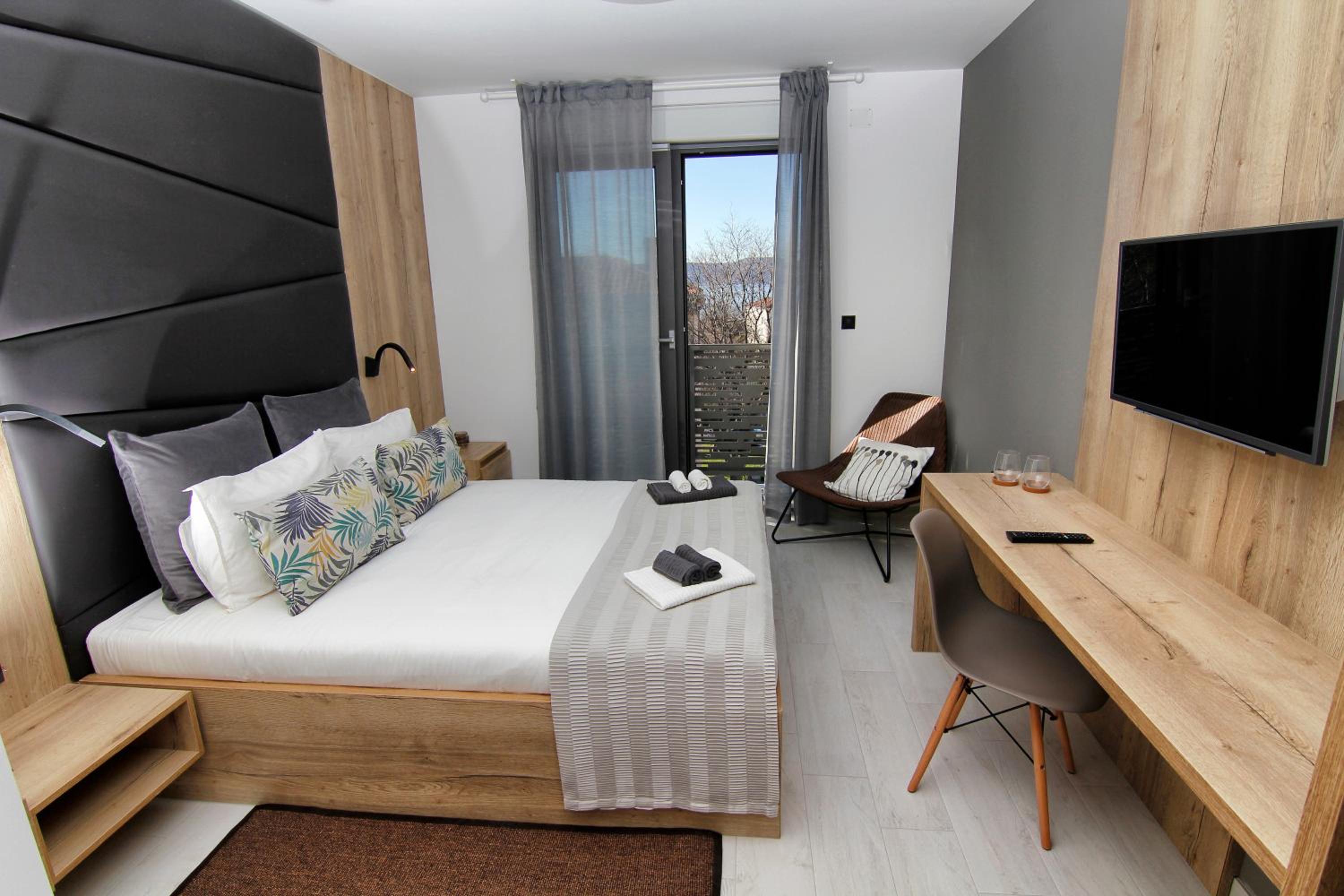 Double Room with Balcony and Sea View - Photo 3
