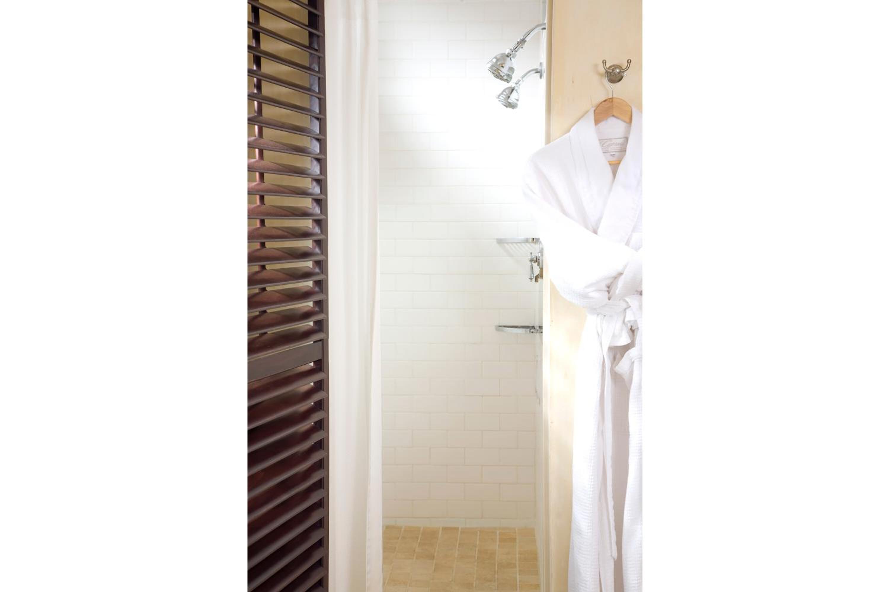 Queen Suite with Spa Bath - Photo 5