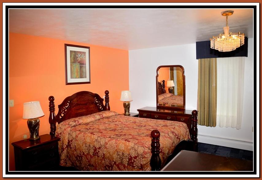 Queen Suite with Fireplace