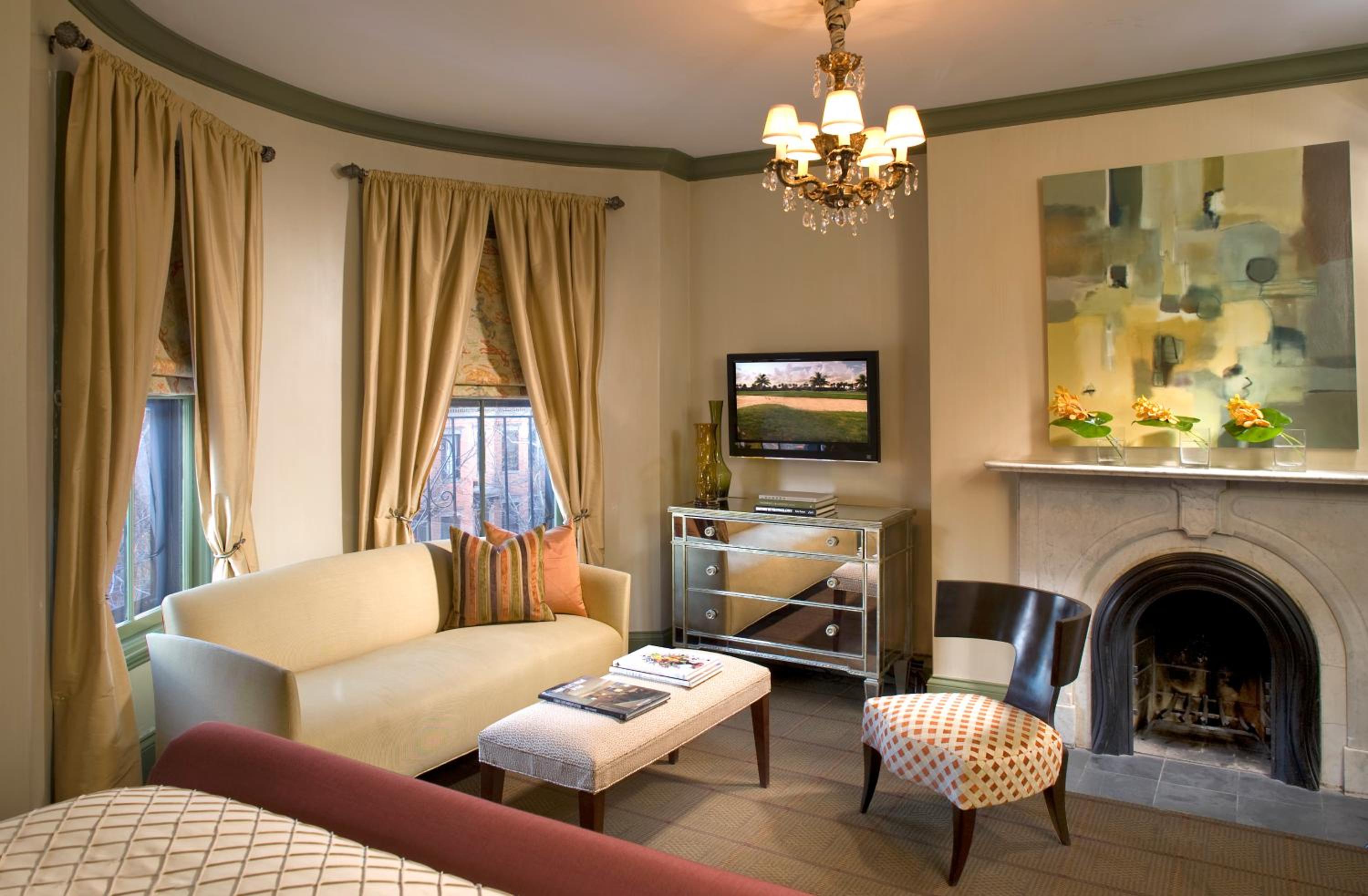 Deluxe Queen Room - Photo 8