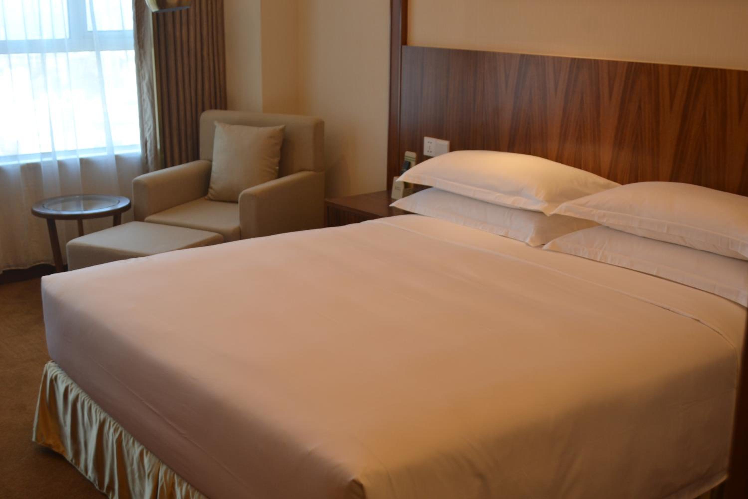 Standard King Room photo 2