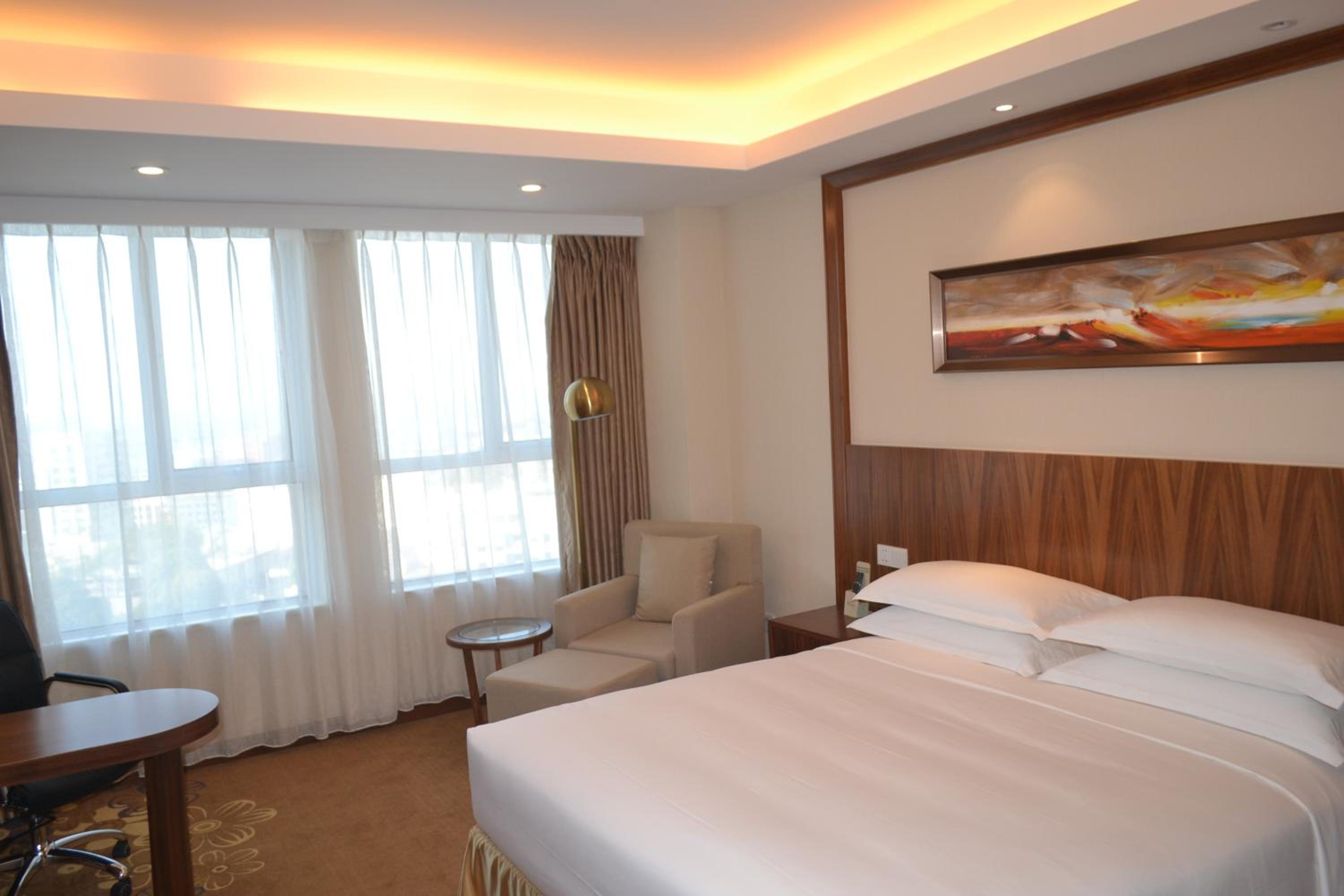 Standard King Room photo 3