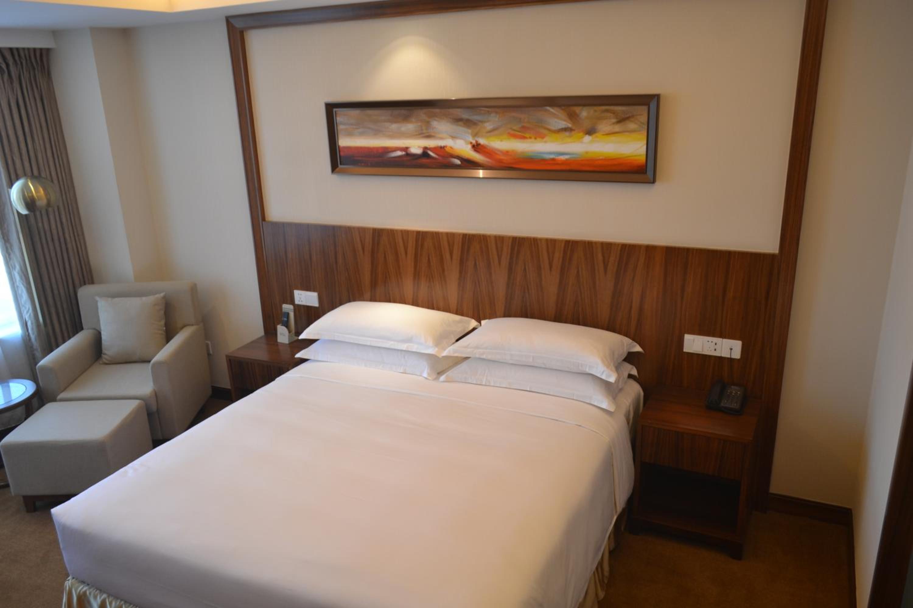 Deluxe Double Room with Bath photo 2