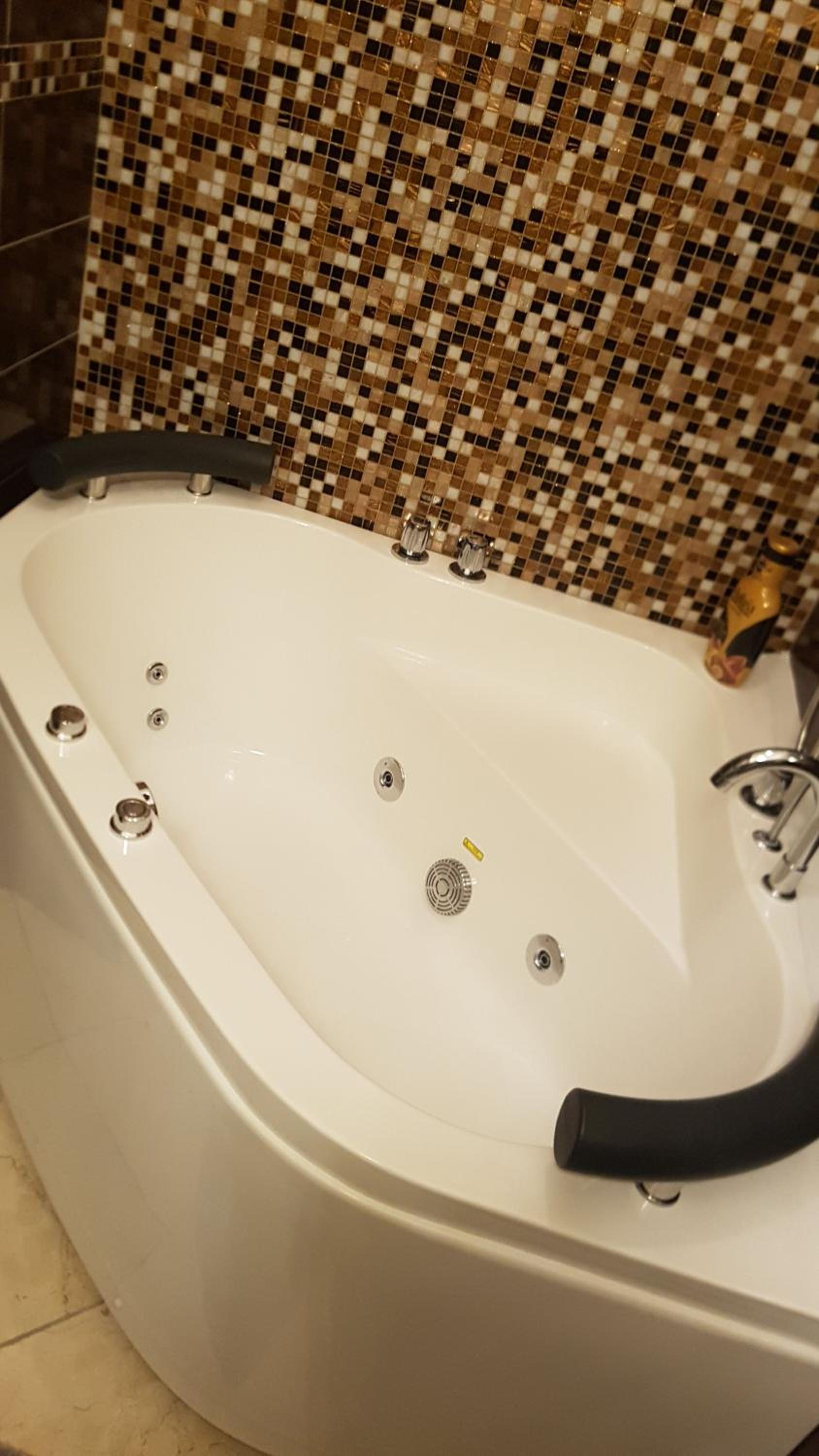 Deluxe Suite with Spa Bath - Photo 12