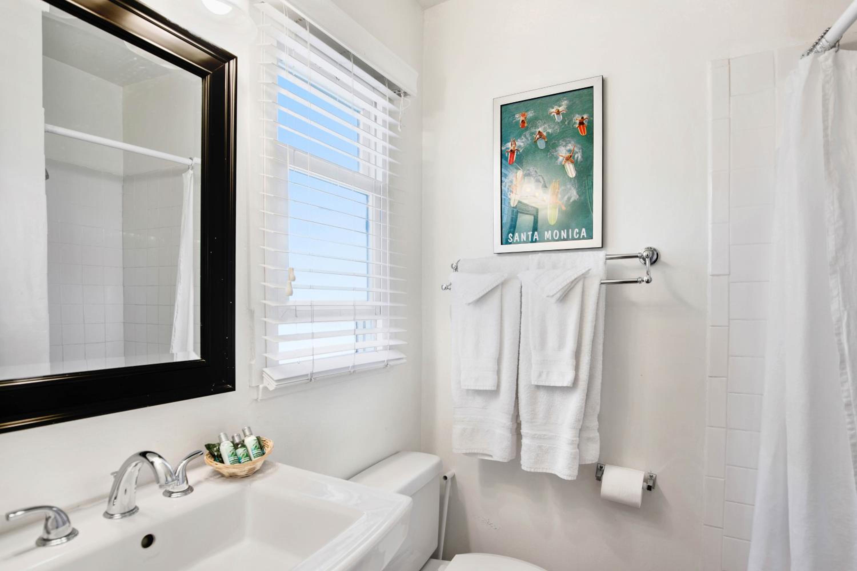 Deluxe Queen Room with Two Queen Beds photo 2