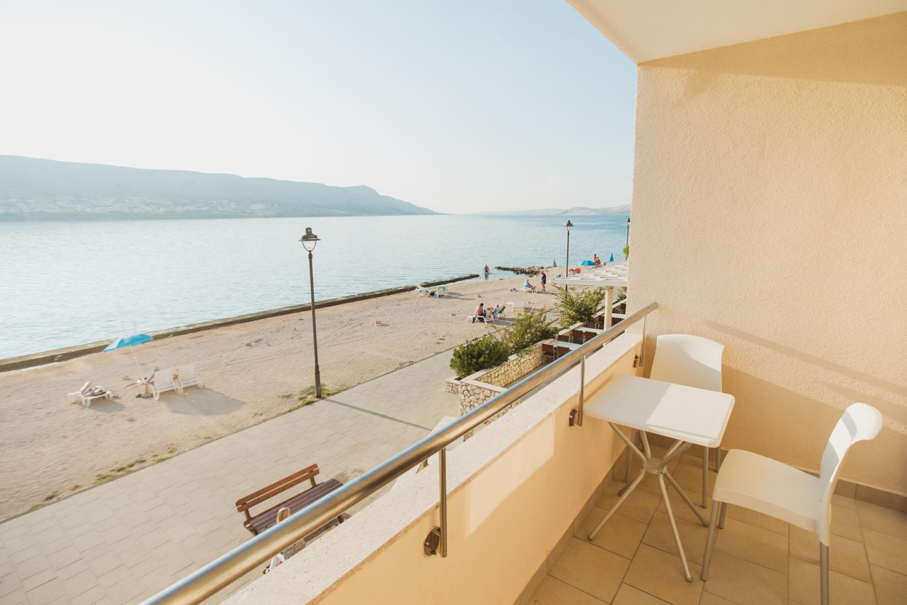 Superior Room with Balcony and Sea View - Photo 5