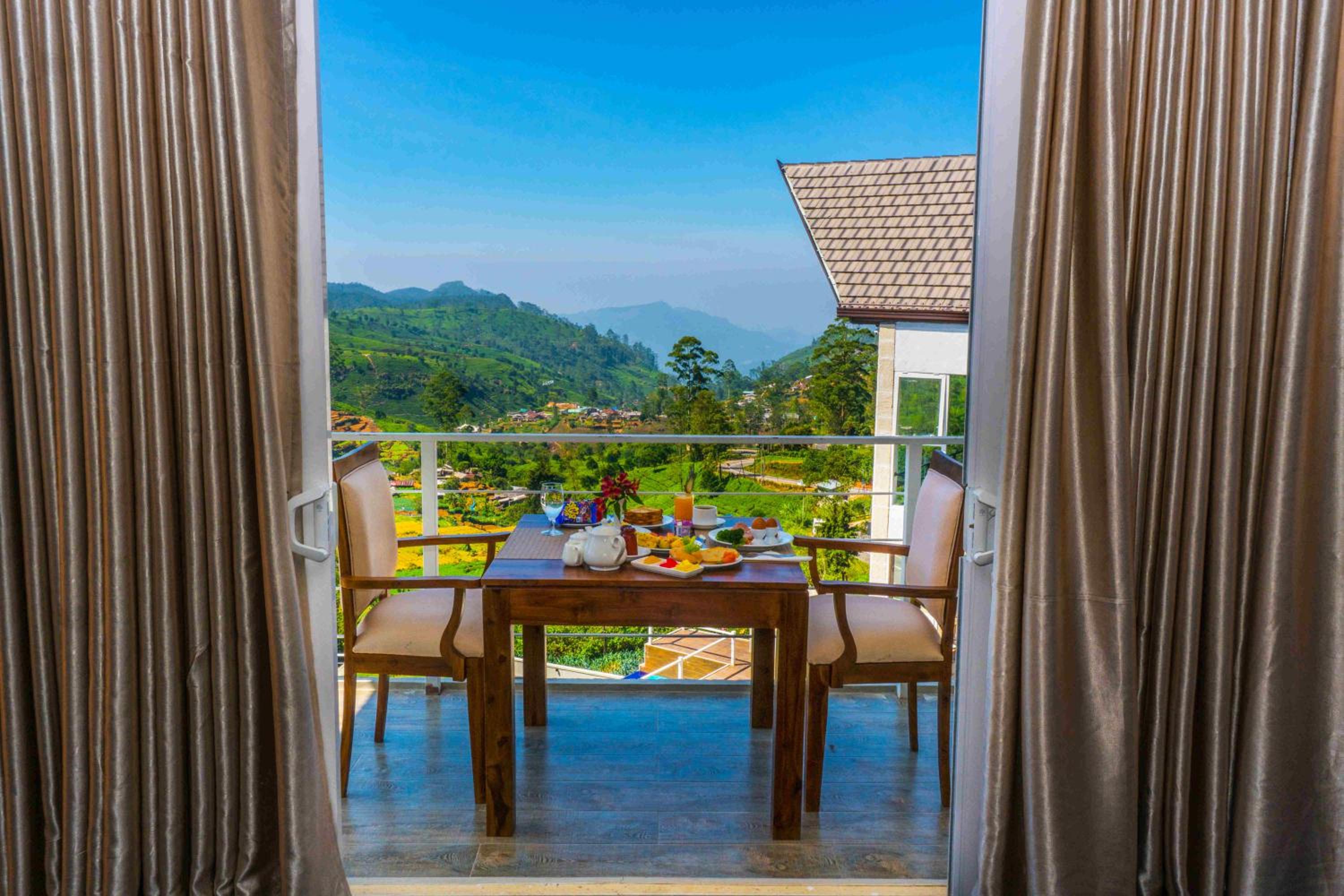 Deluxe Room with Balcony photo 3