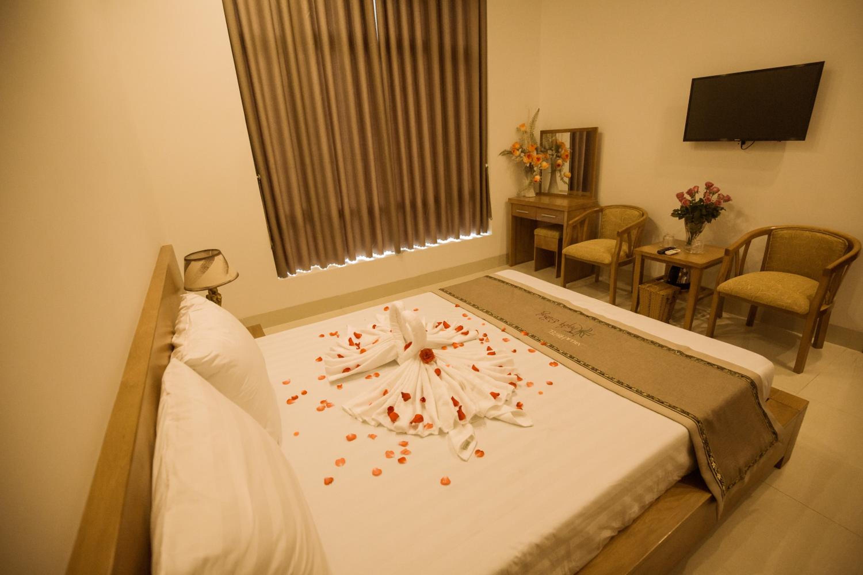 Queen Room with Garden View