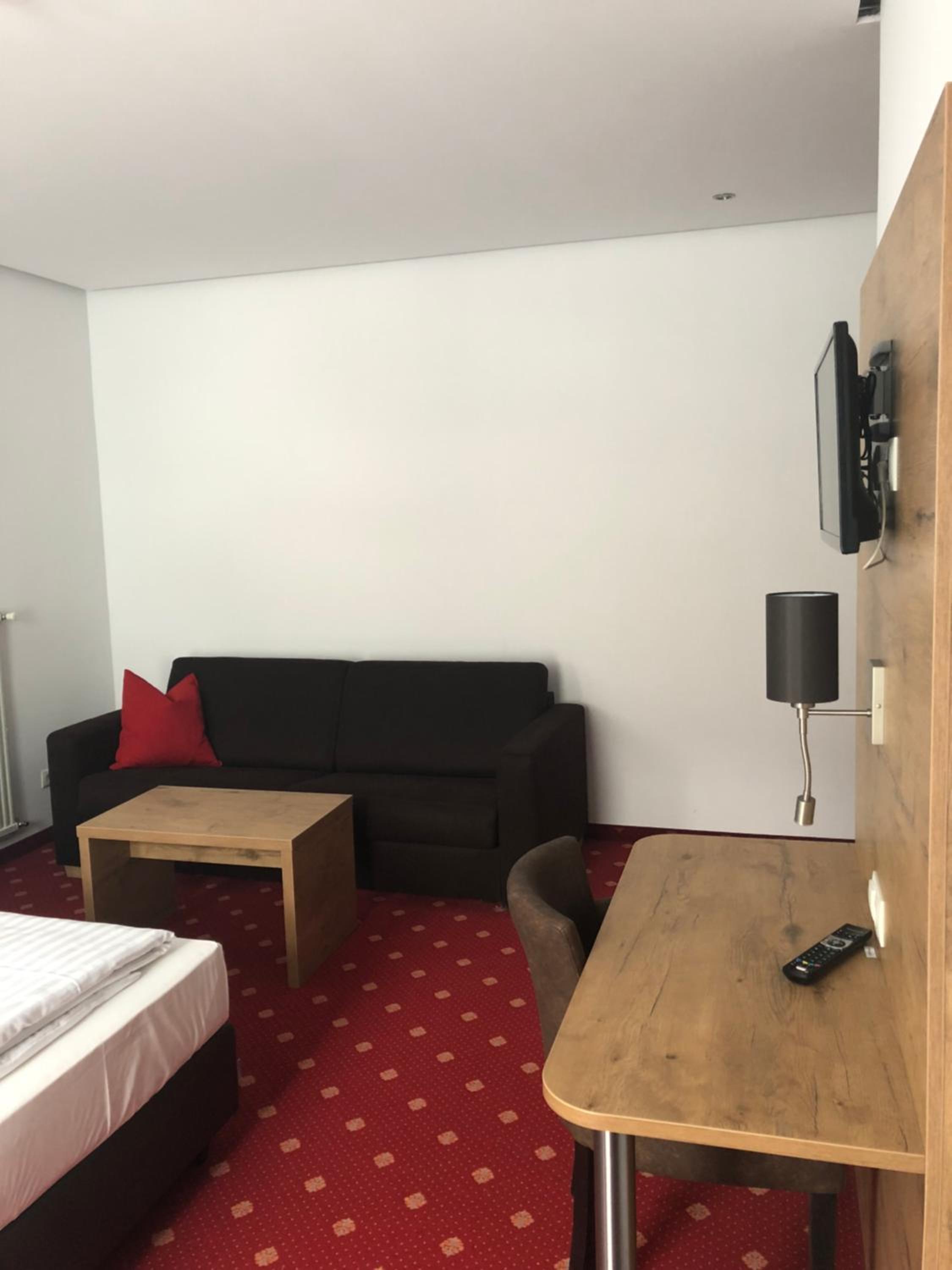 King Room with Roll-In Shower - Disability Access - Photo 6