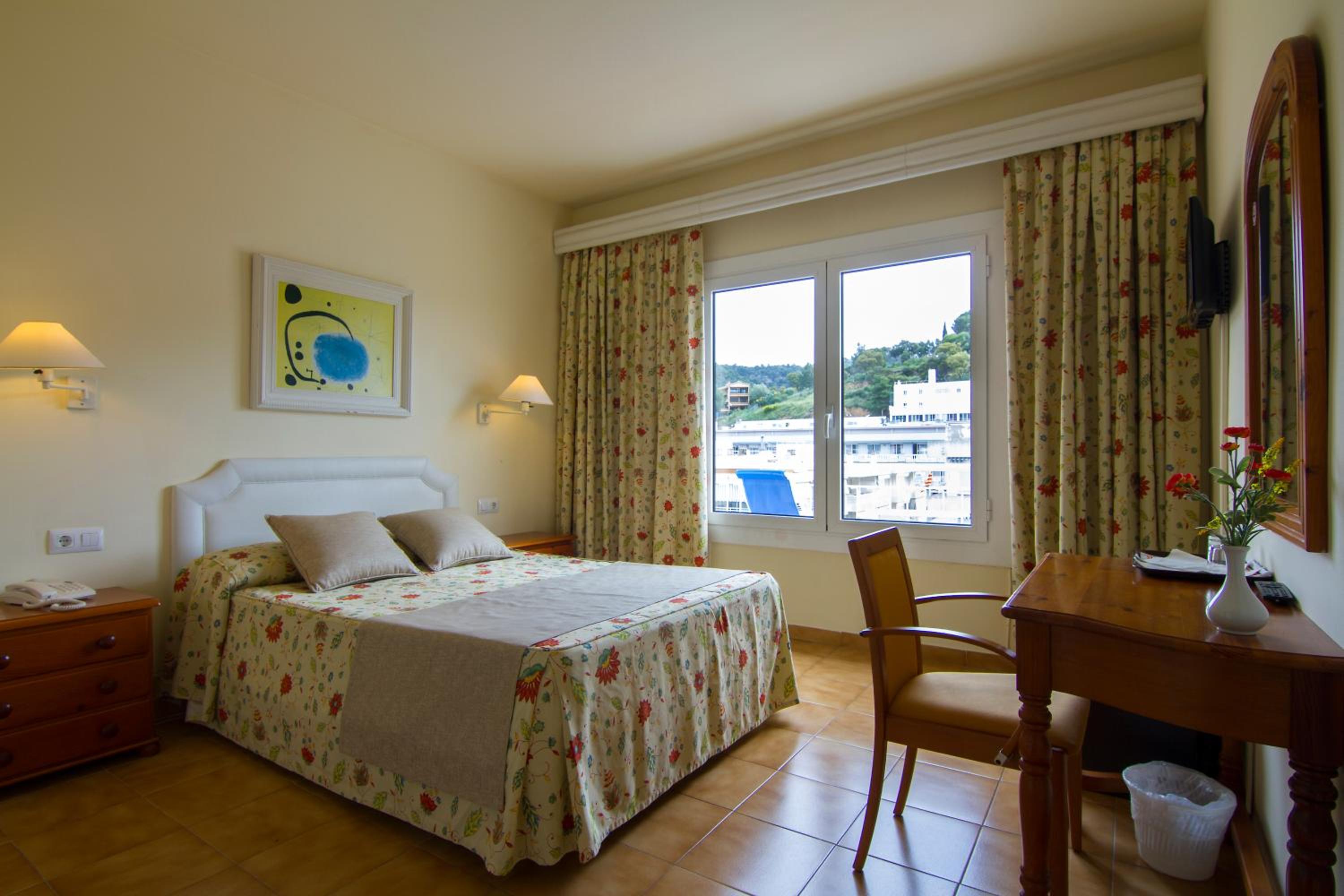 Double or Twin Room with Balcony photo 3