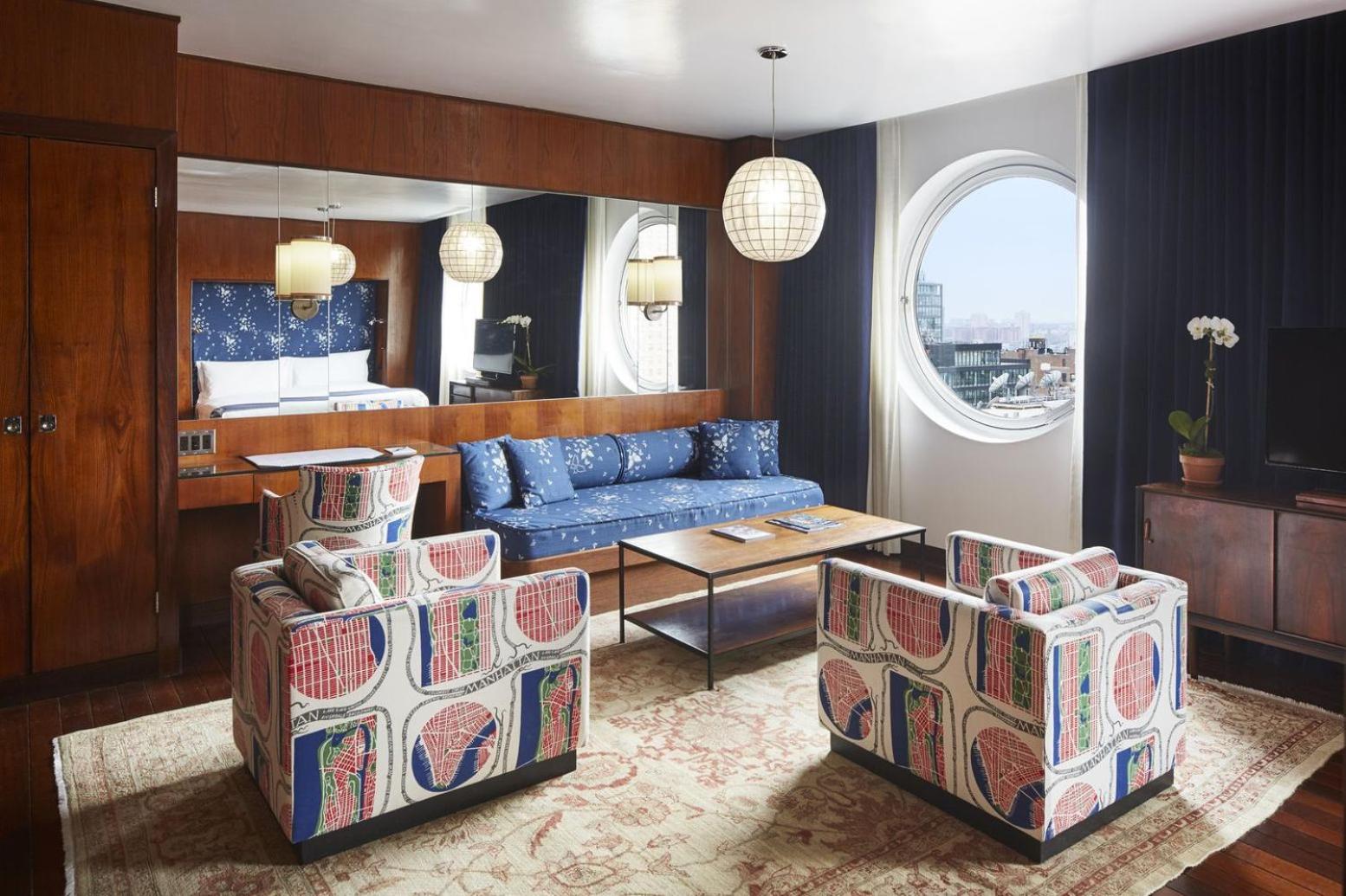 Junior Penthouse photo 1