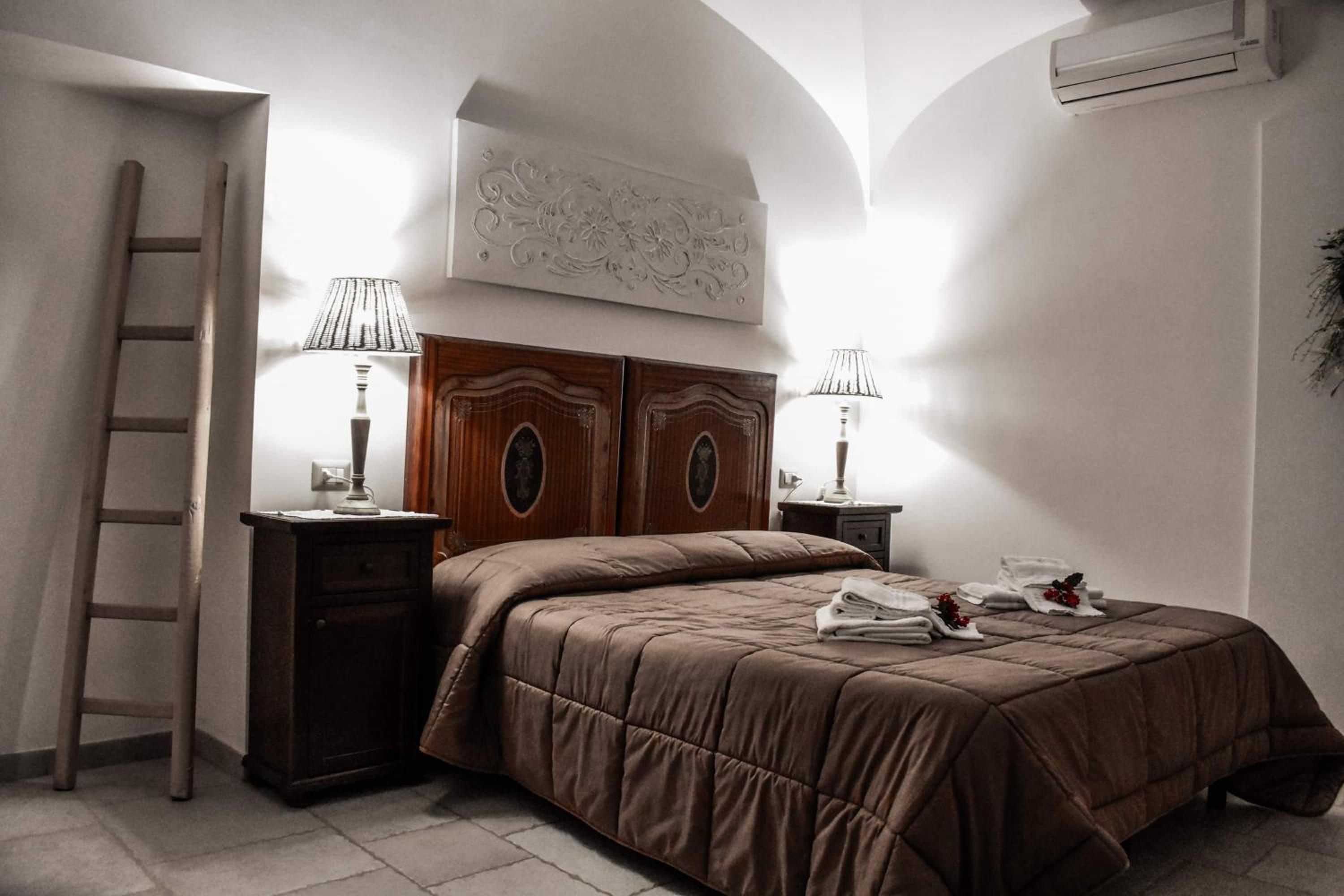 Superior Double or Twin Room with Pool View photo 3