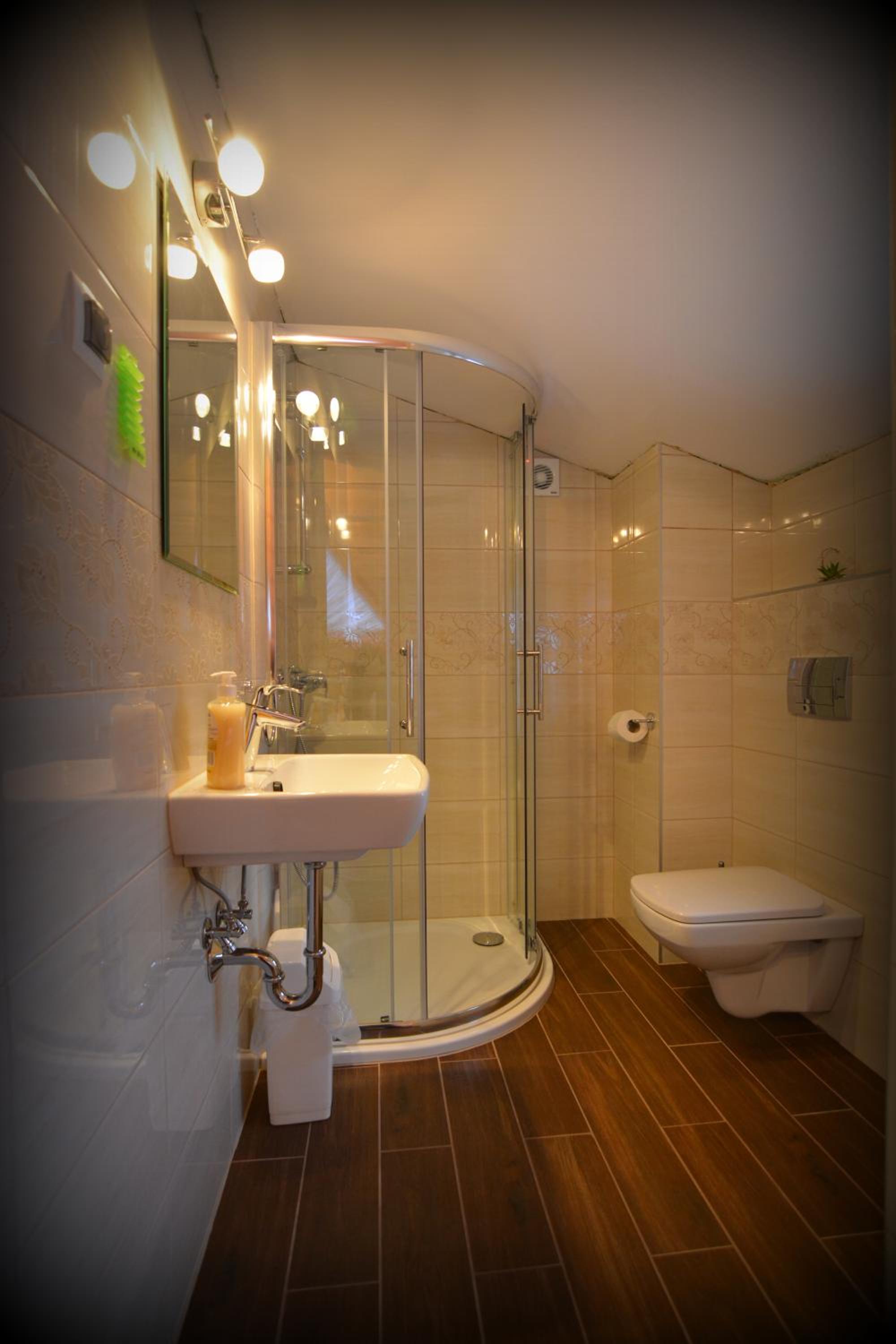 Triple Room with Private Bathroom photo 2