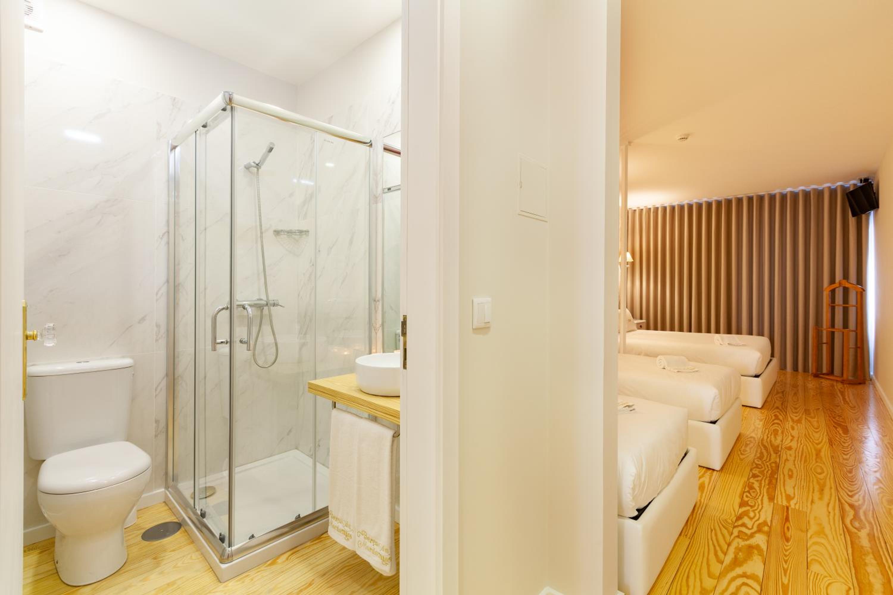 Family Room with Private Bathroom - Photo 5
