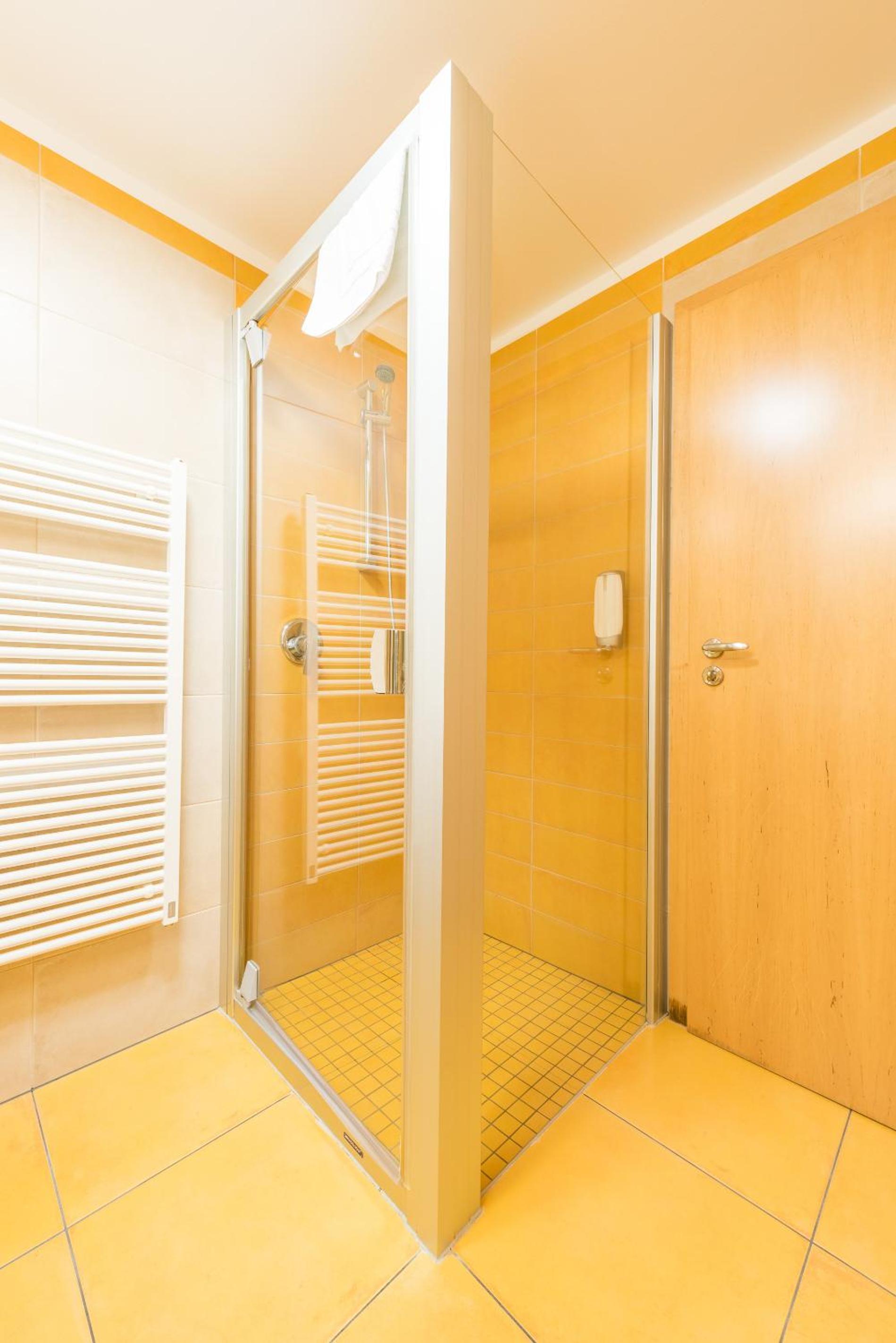 Suite - Photo 3