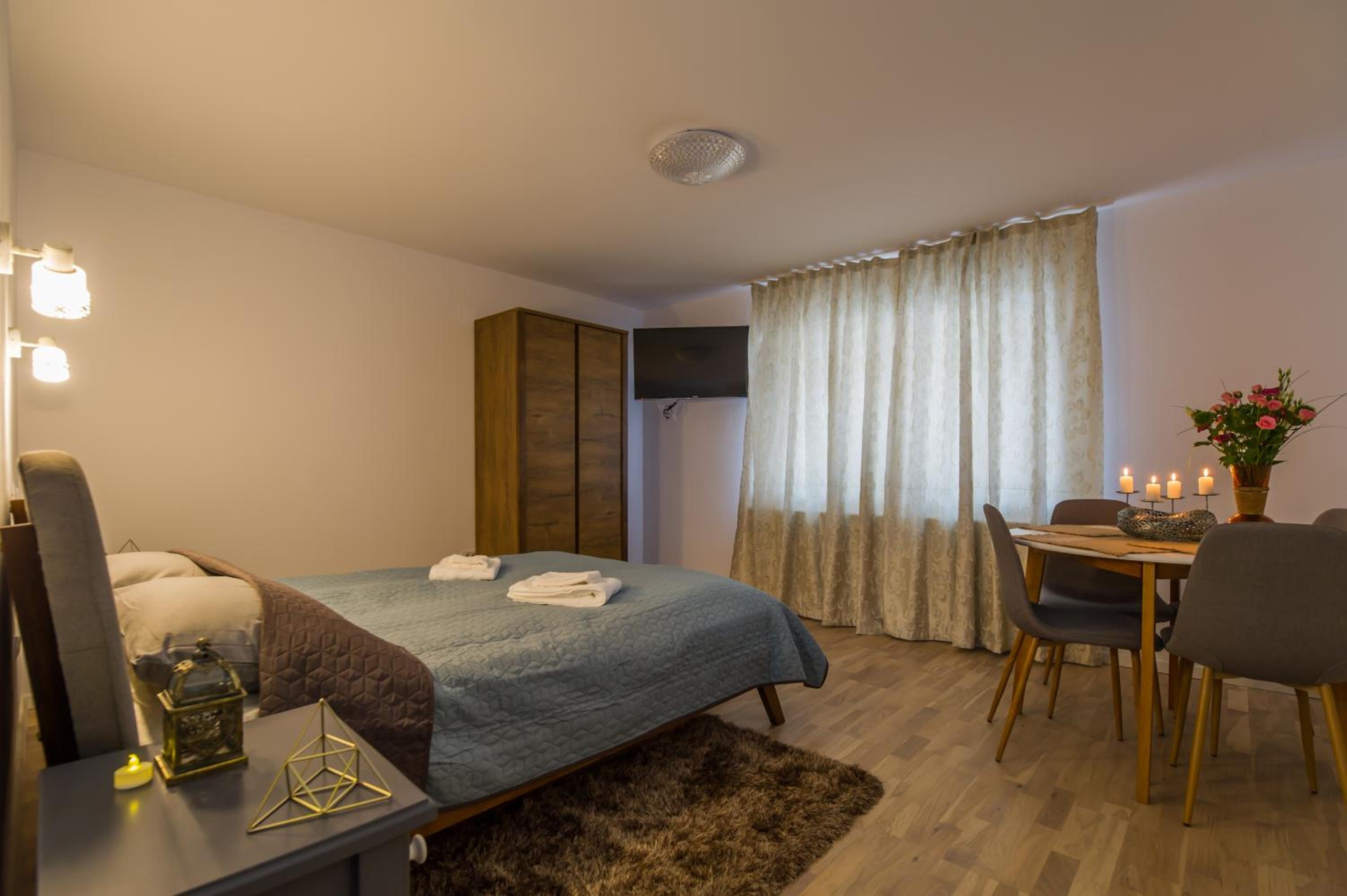 Studio Apartment - Photo 23