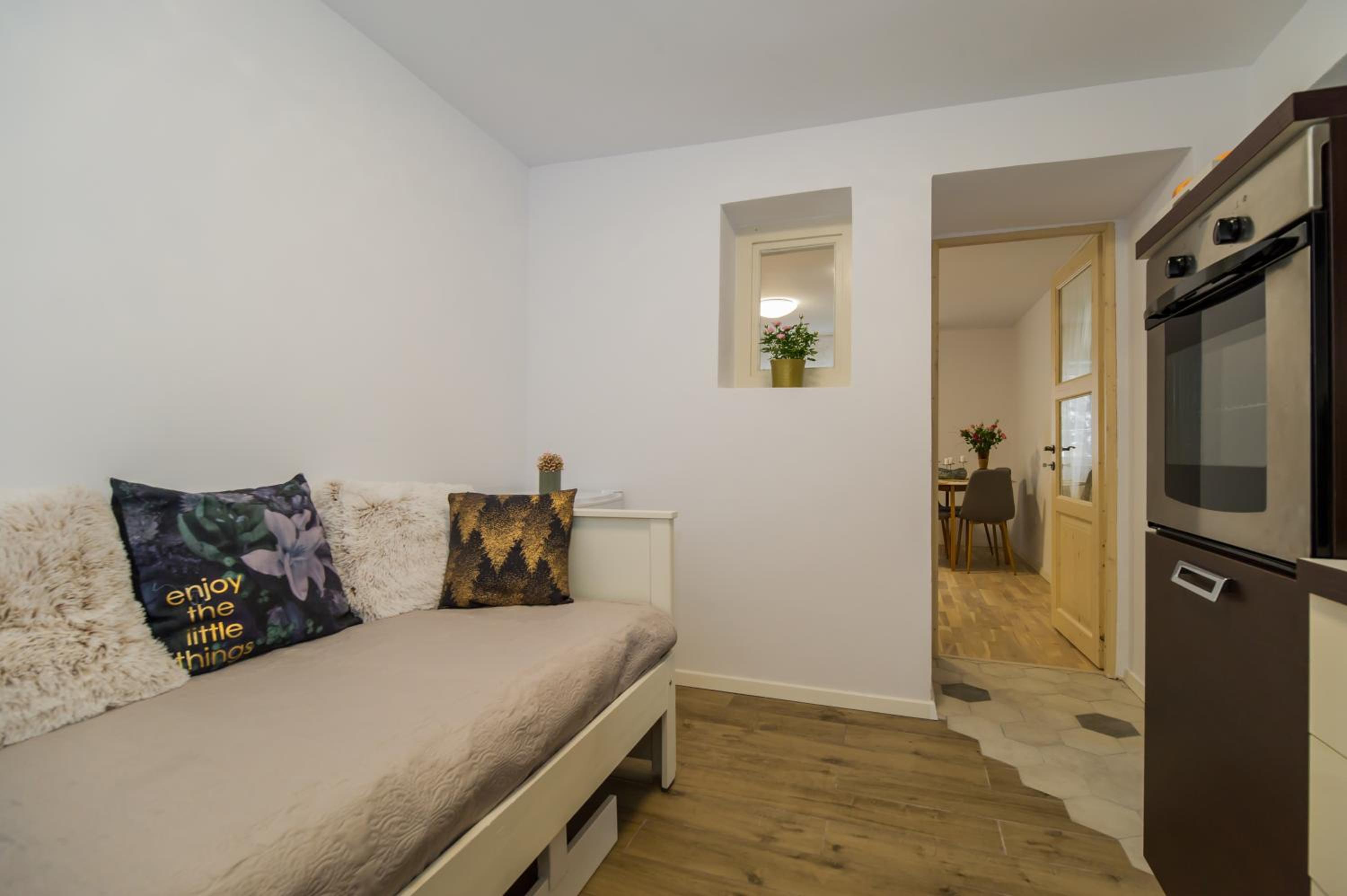 Studio Apartment - Photo 10
