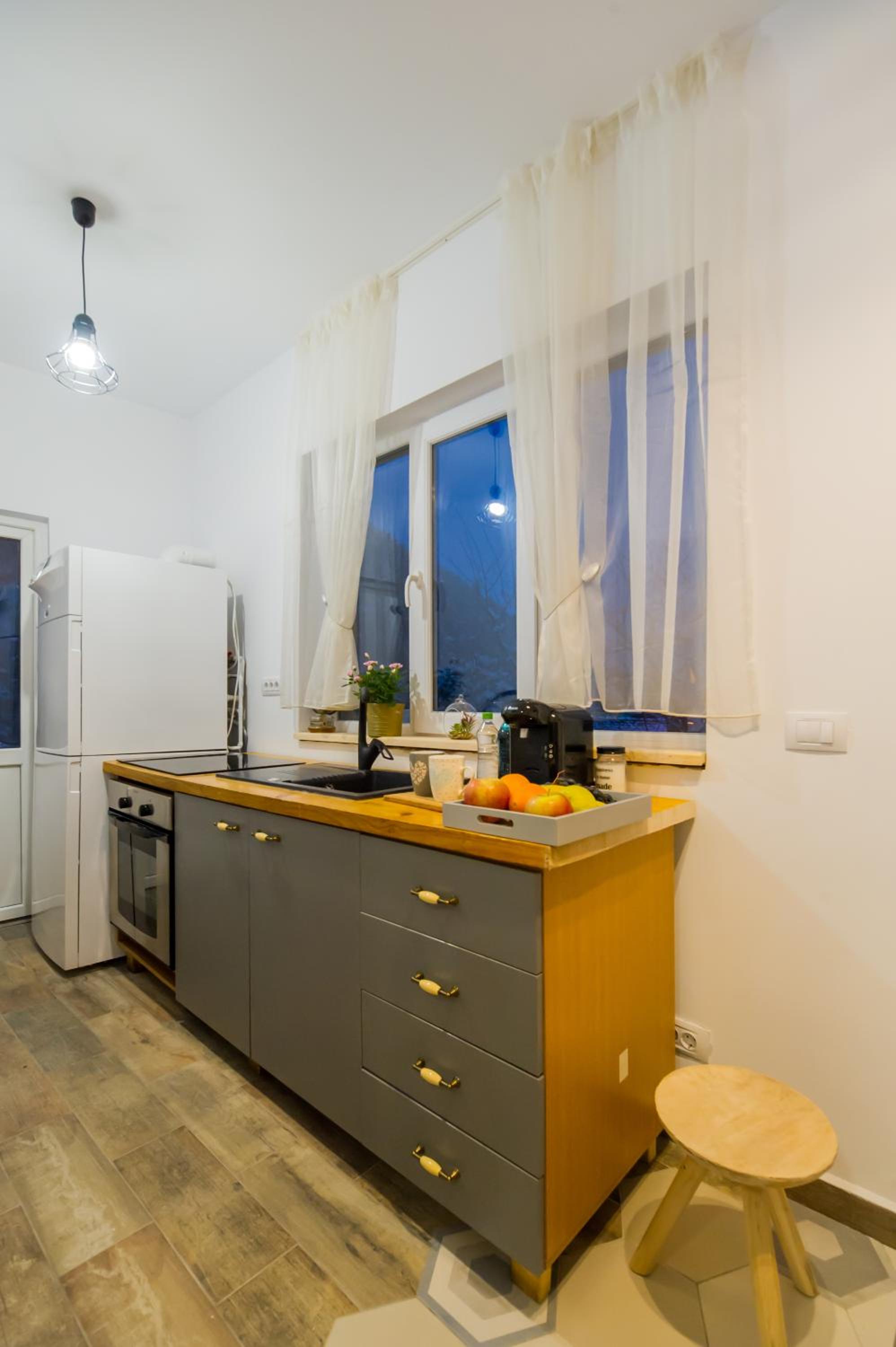 Apartment with Mountain View - Photo 23