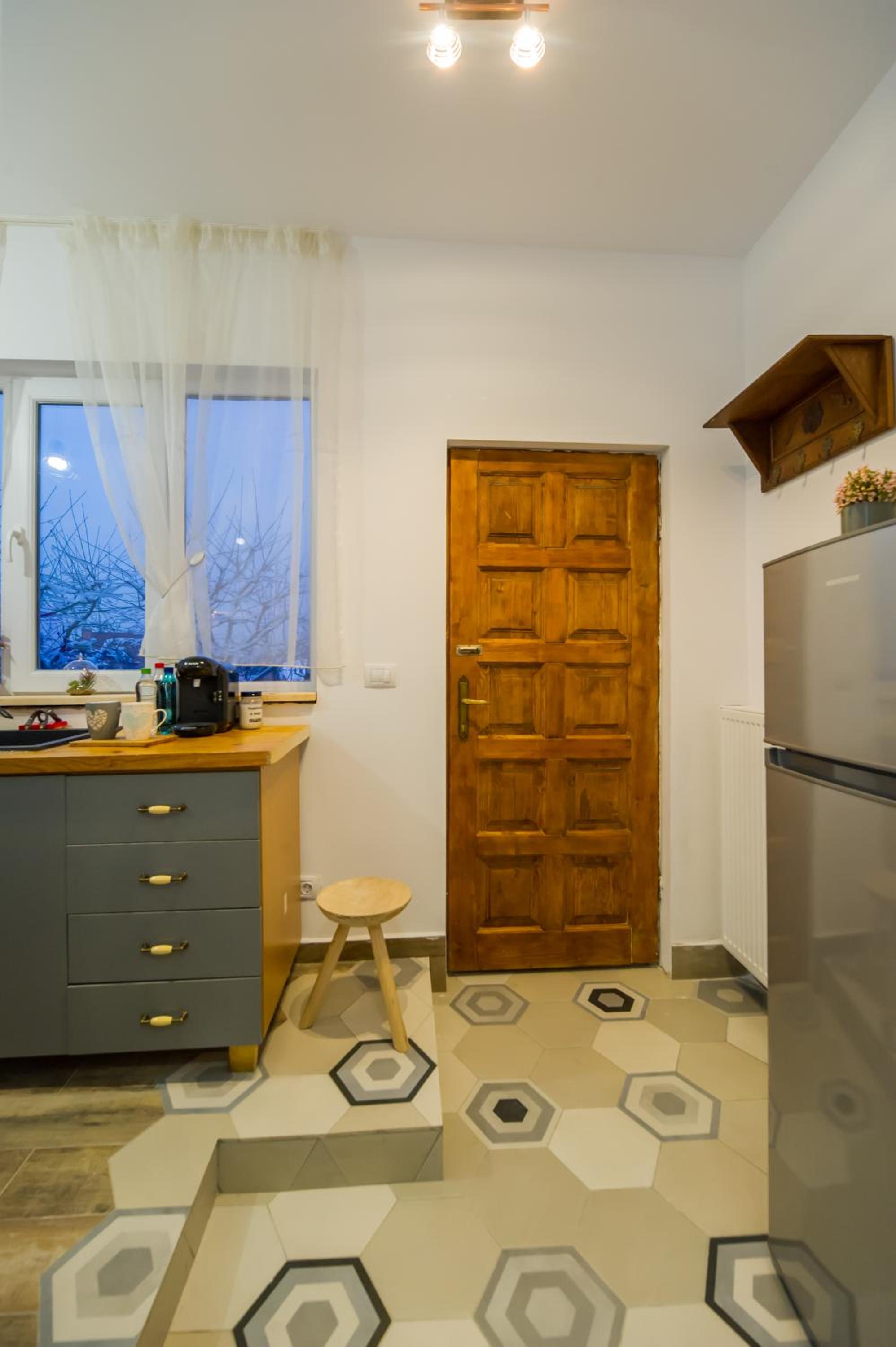 Apartment with Mountain View - Photo 2