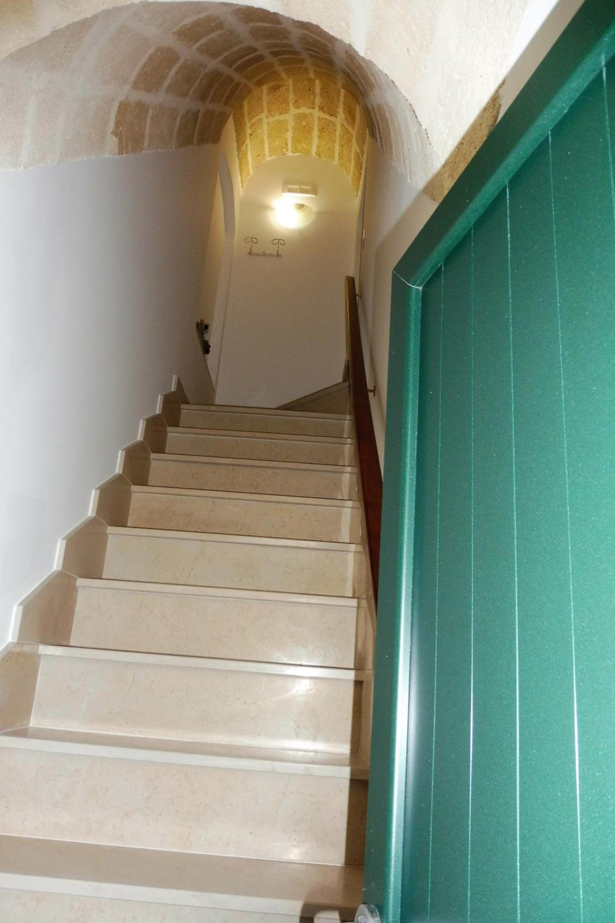 Apartment with Balcony - Photo 3
