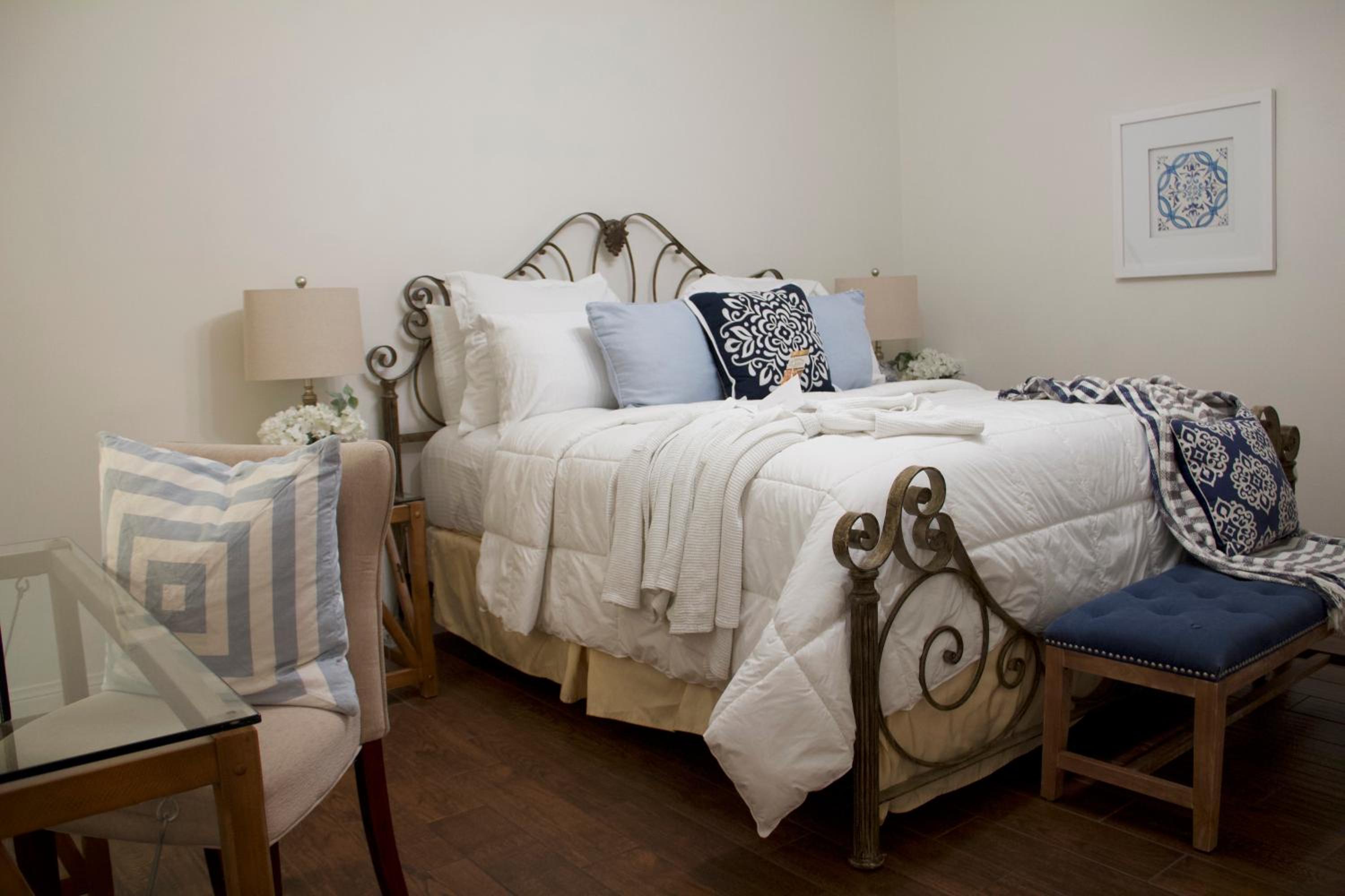 One-Bedroom Suite - Photo 5