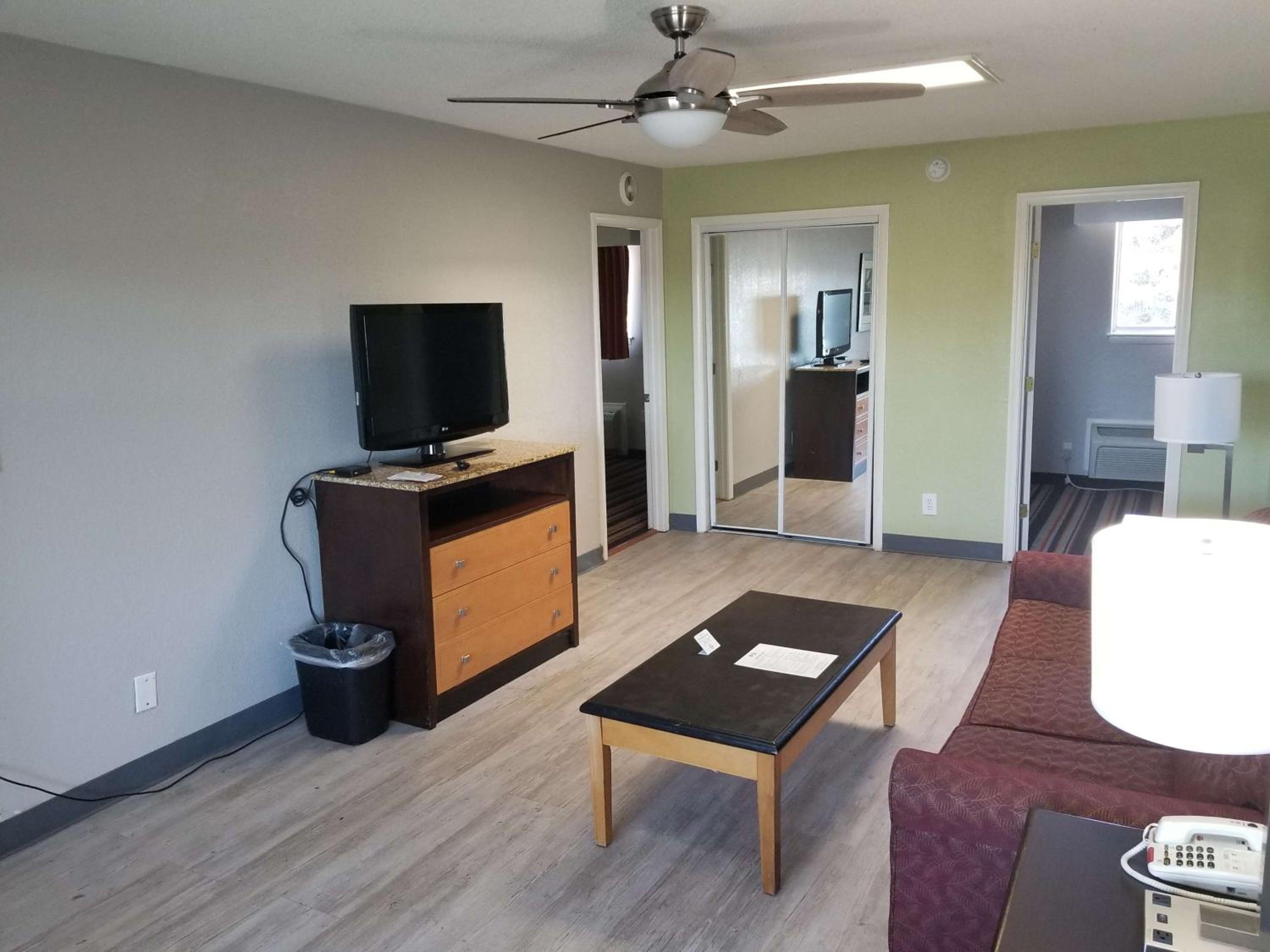 Two-Bedroom Apartment with Two King Beds and Sofa Bed - Photo 5