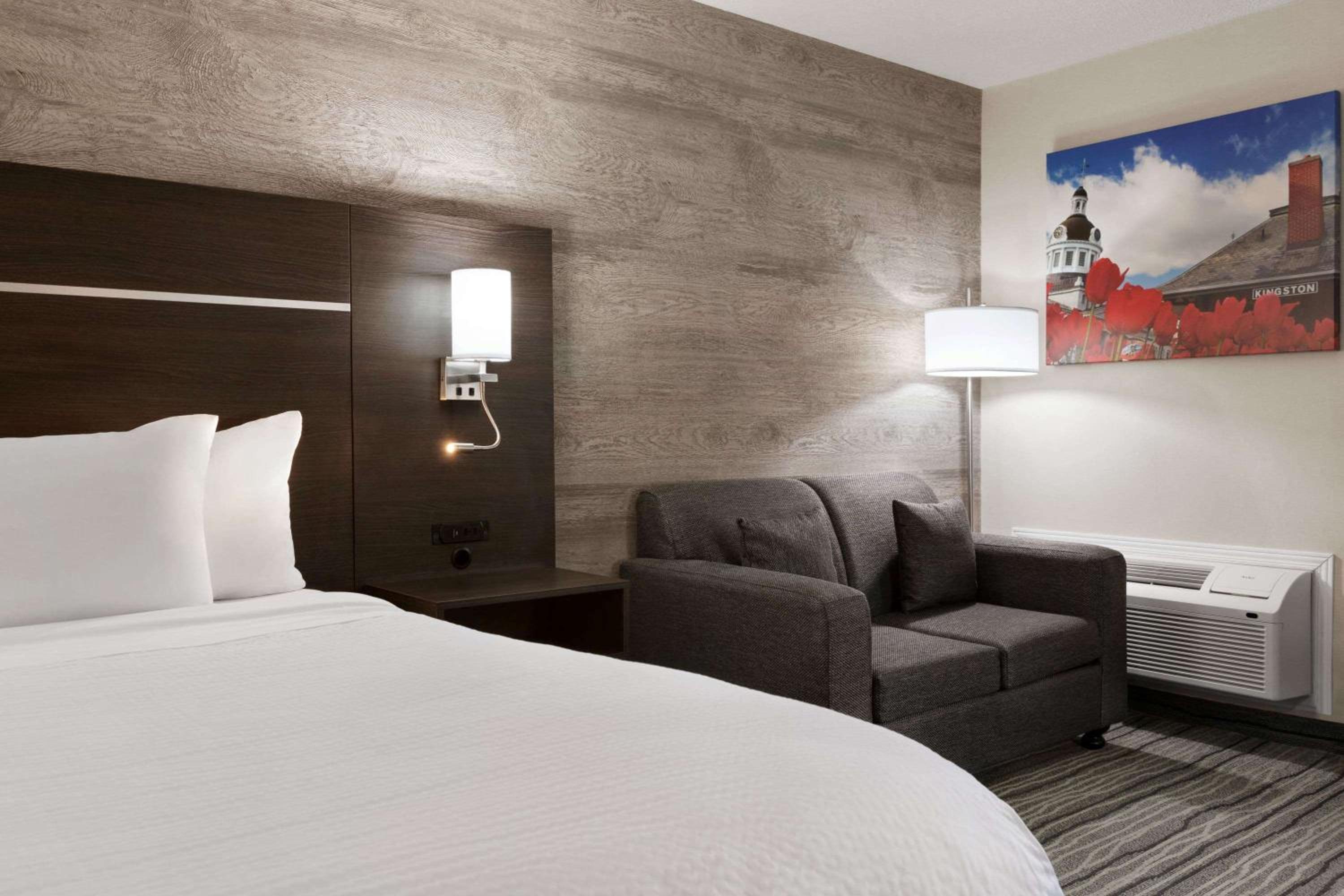 King Room - Non-Smoking - Photo 3