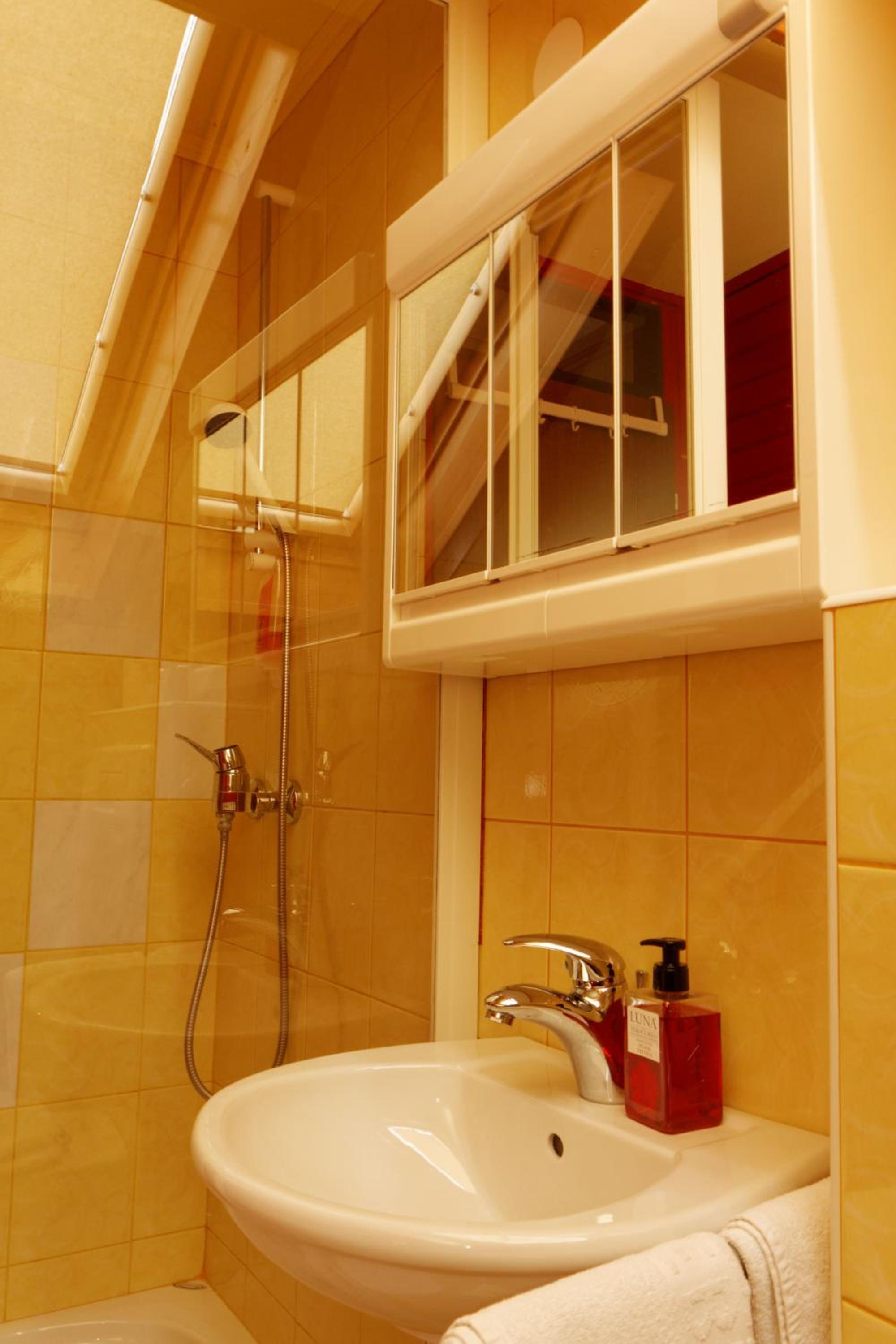 Double Room - Photo 5
