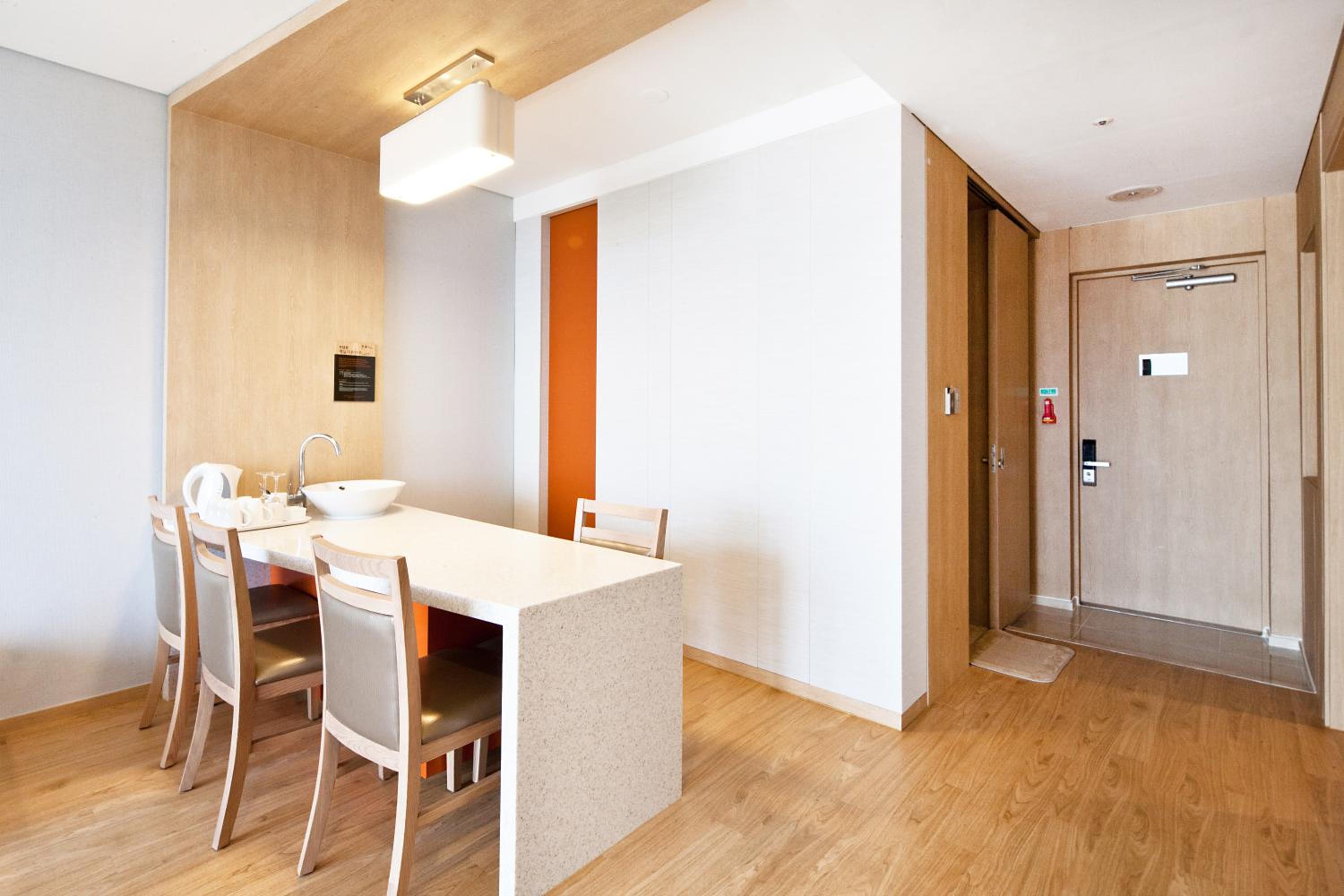 Suite - Double Room (Without Kitchenette)