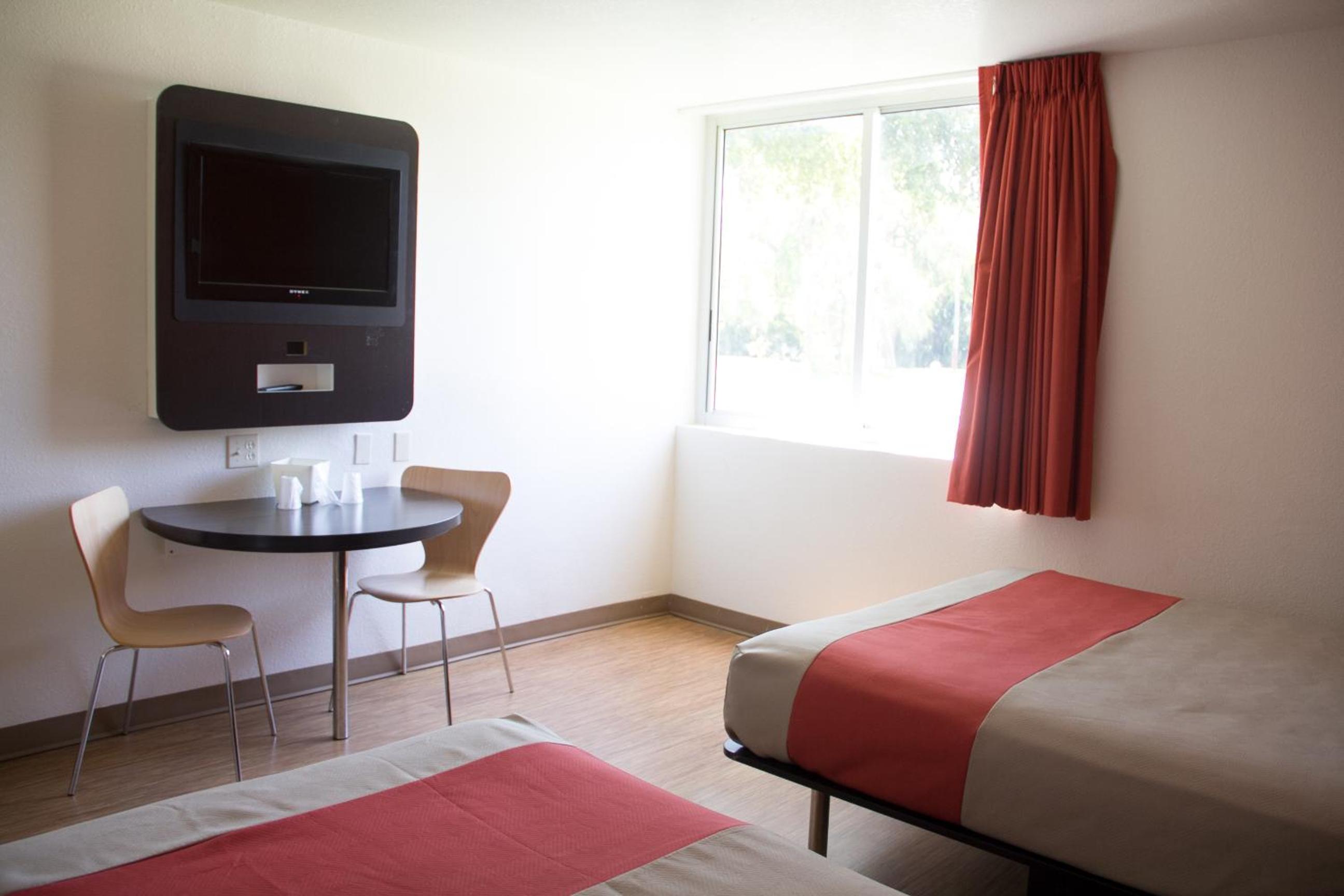 Queen Room with Two Queen Beds - Non-Smoking - Photo 1
