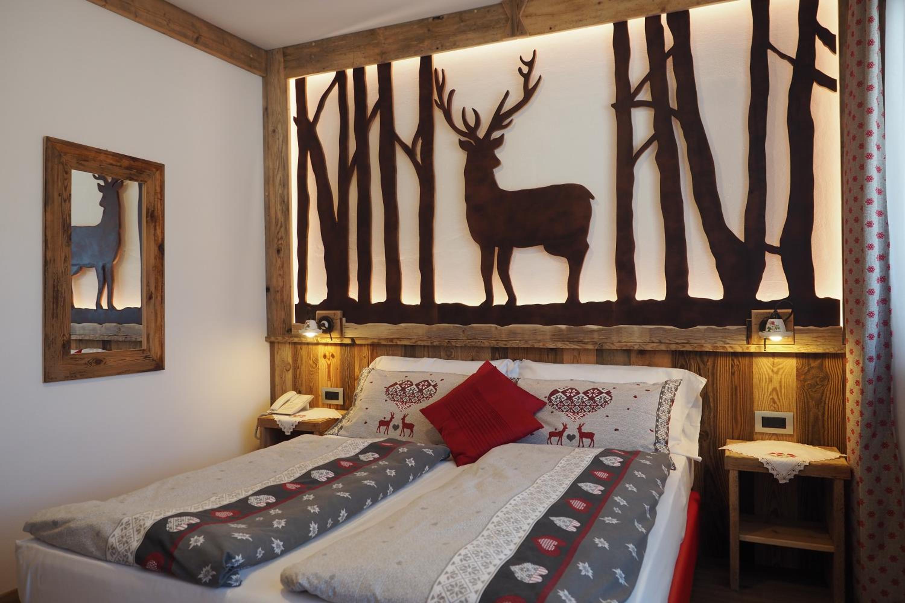 Double or Twin Room with Mountain View - Photo 1
