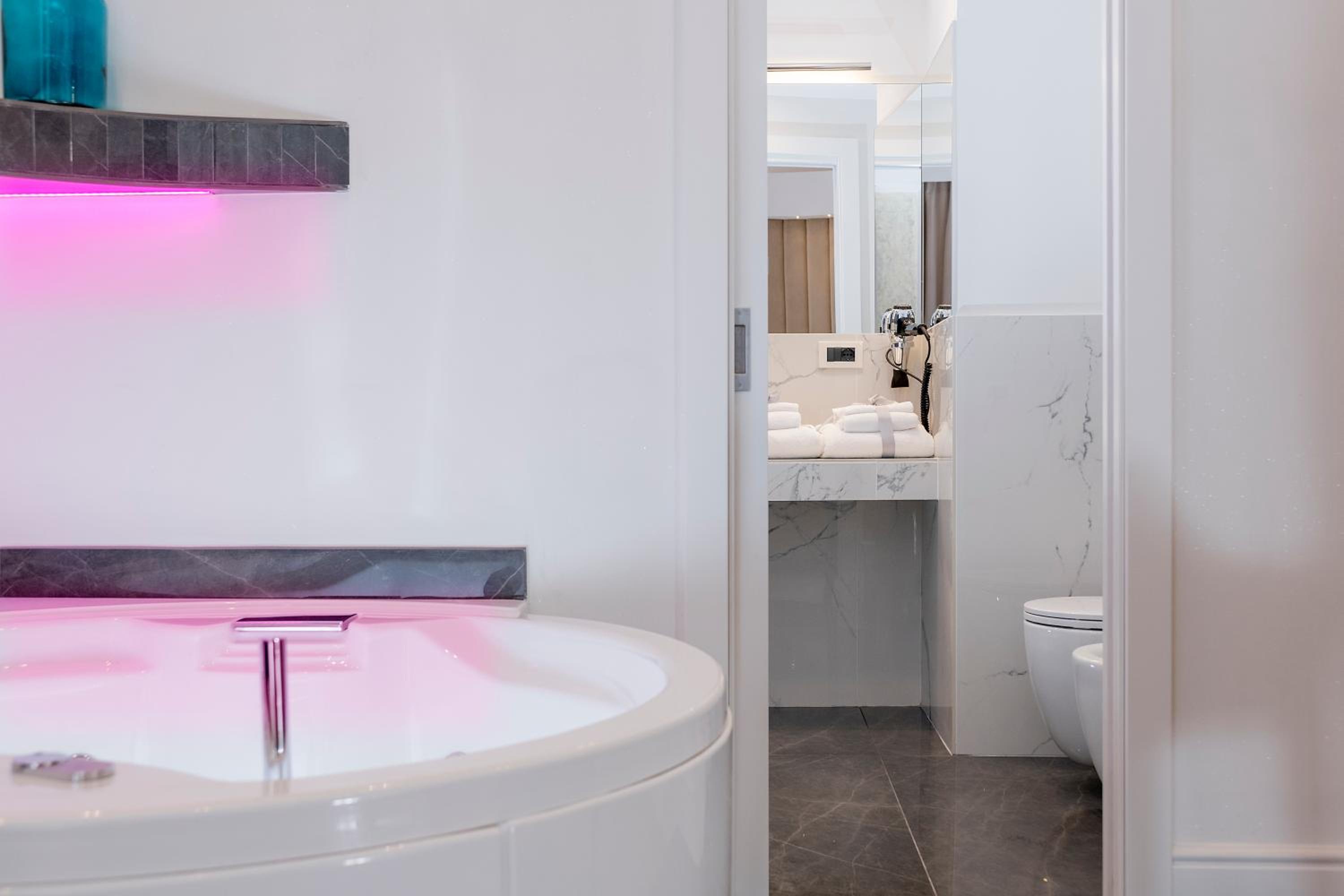 Queen Room with Spa Bath photo 2