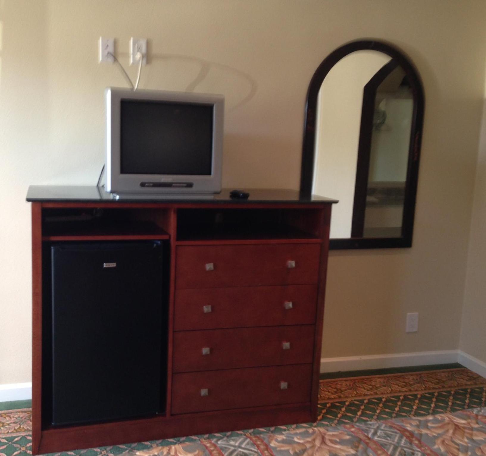 King Room - Non-Smoking - Photo 4