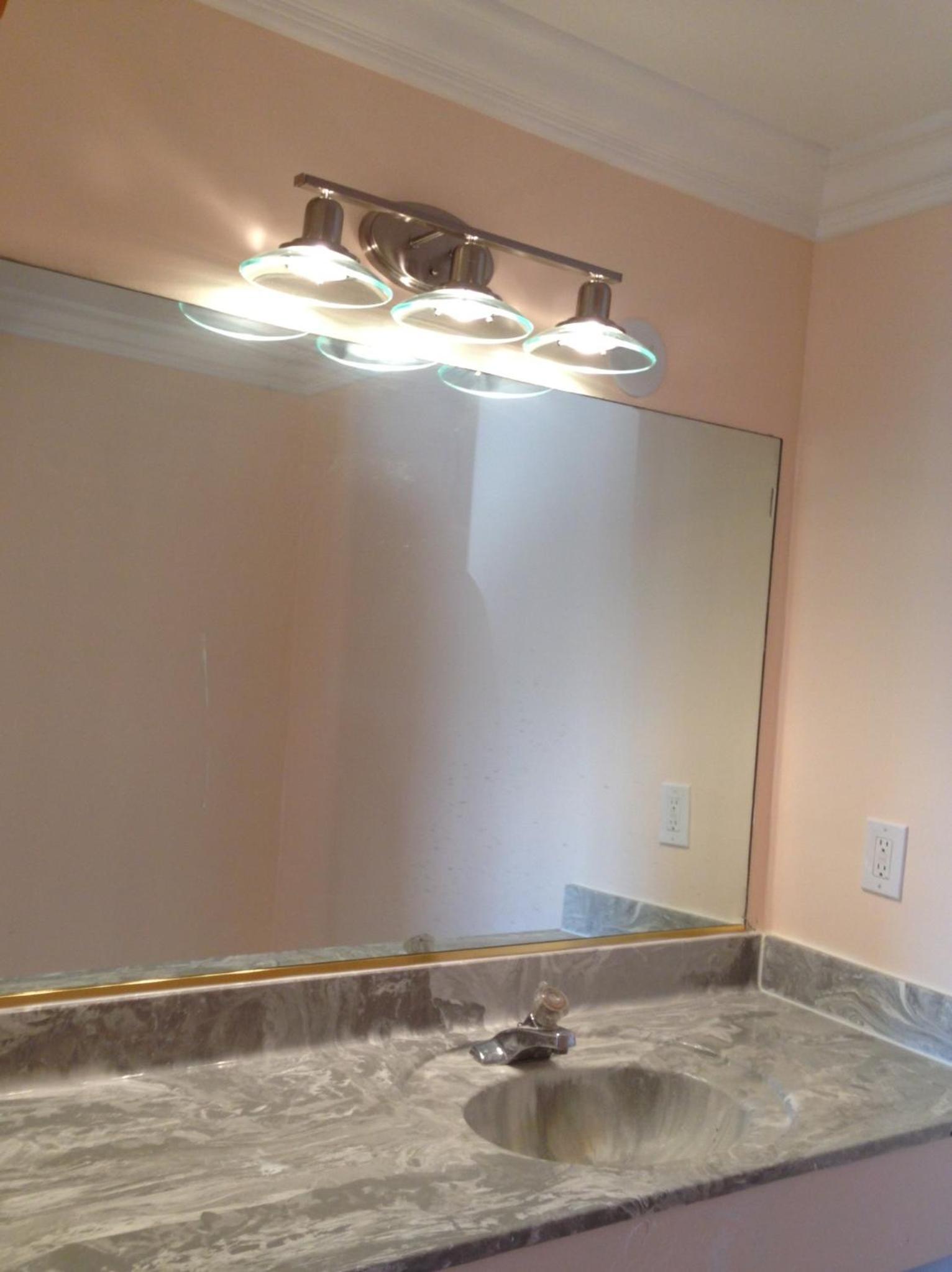 King Room - Non-Smoking - Photo 3