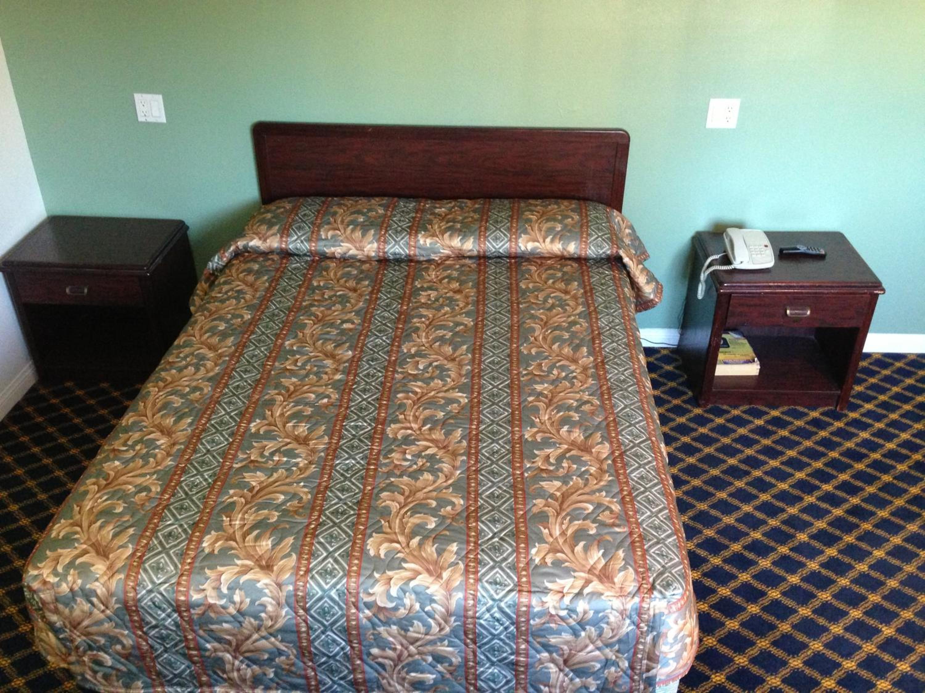 King Room - Non-Smoking - Photo 1