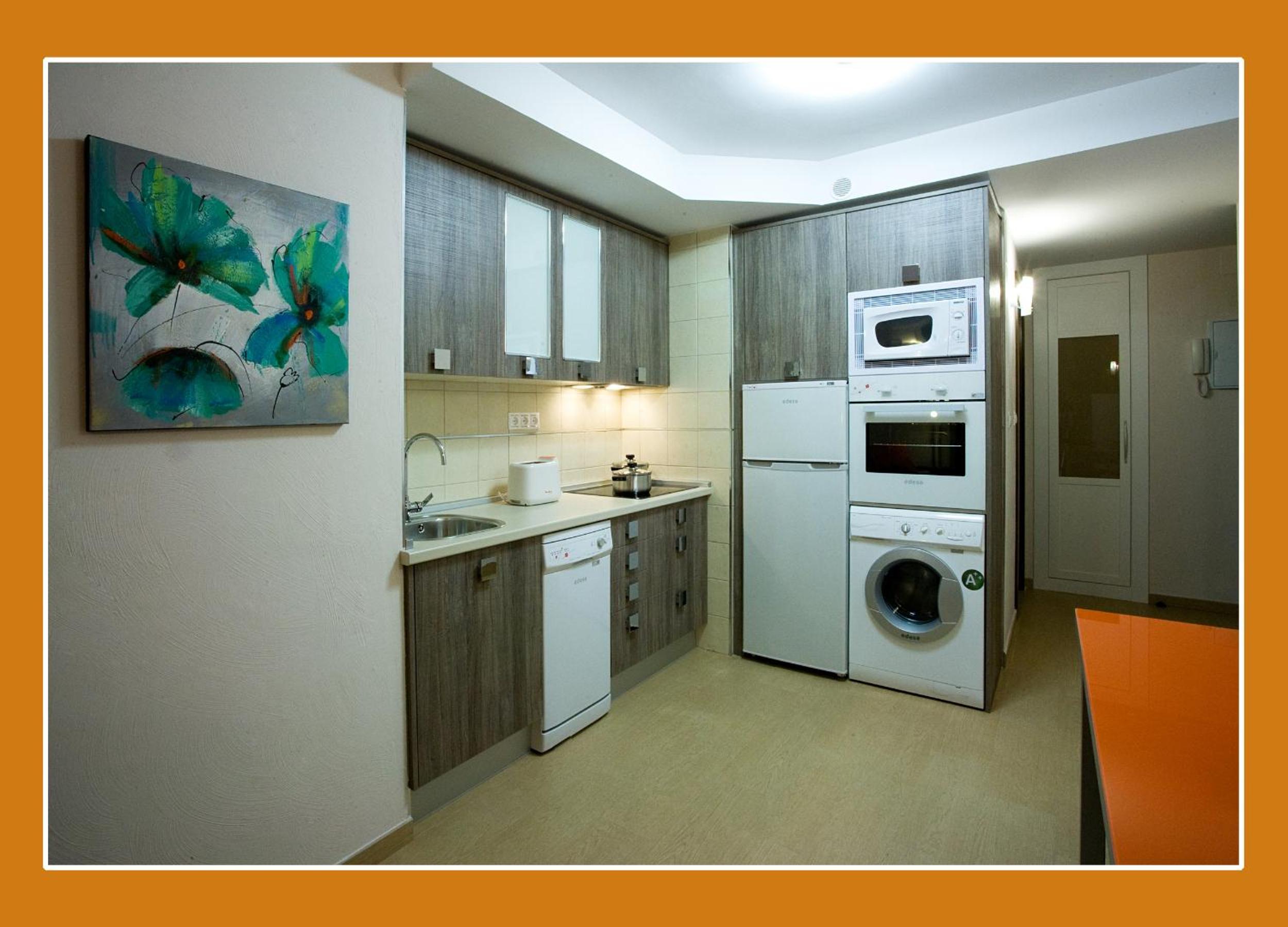 Superior One-Bedroom Apartment - Photo 7