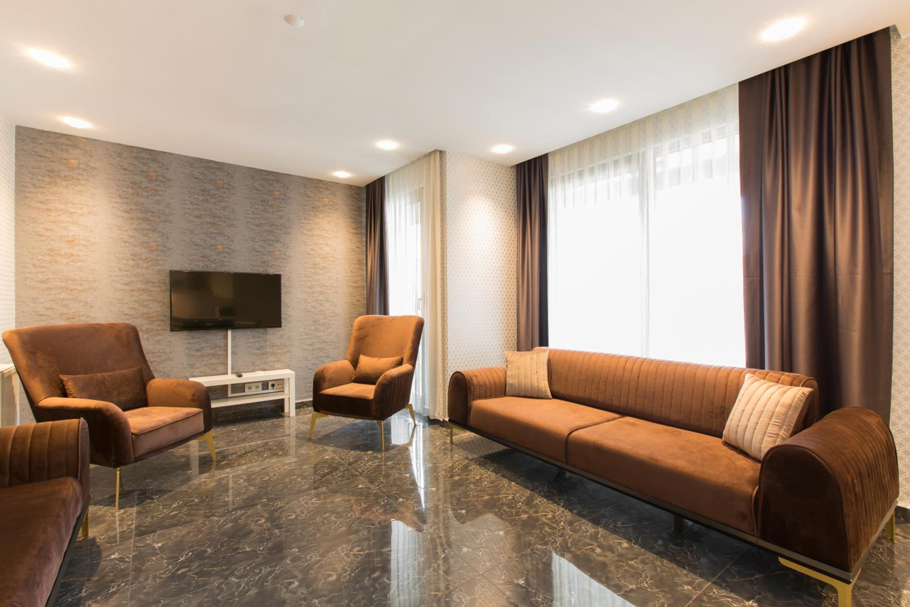 Family Apartment (8 Adults + 1 Child) photo 2