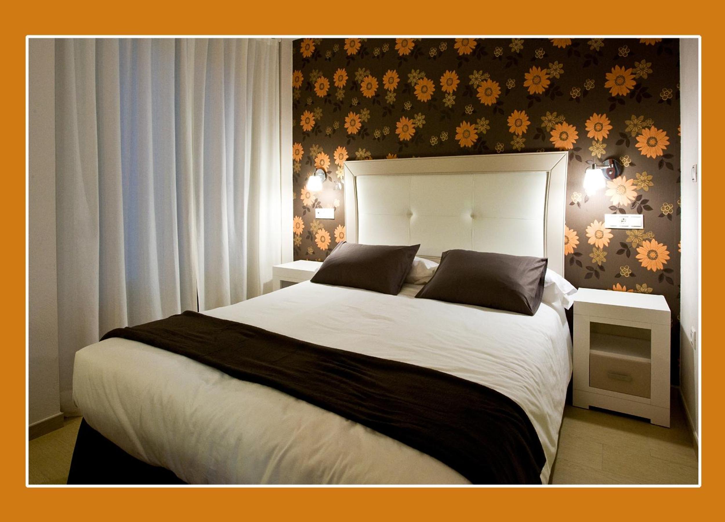 Superior One-Bedroom Apartment - Photo 3