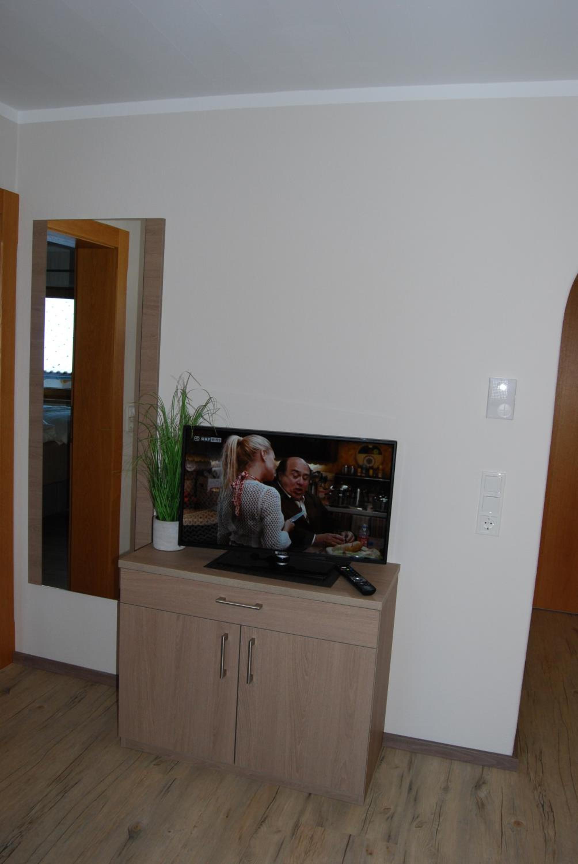 Apartment with Balcony and Mountain View - Photo 4