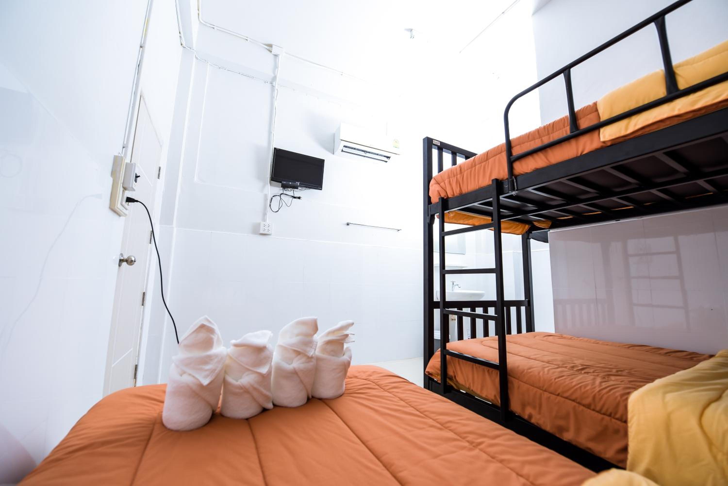 Bunk Bed in Female Dormitory Room   photo 1