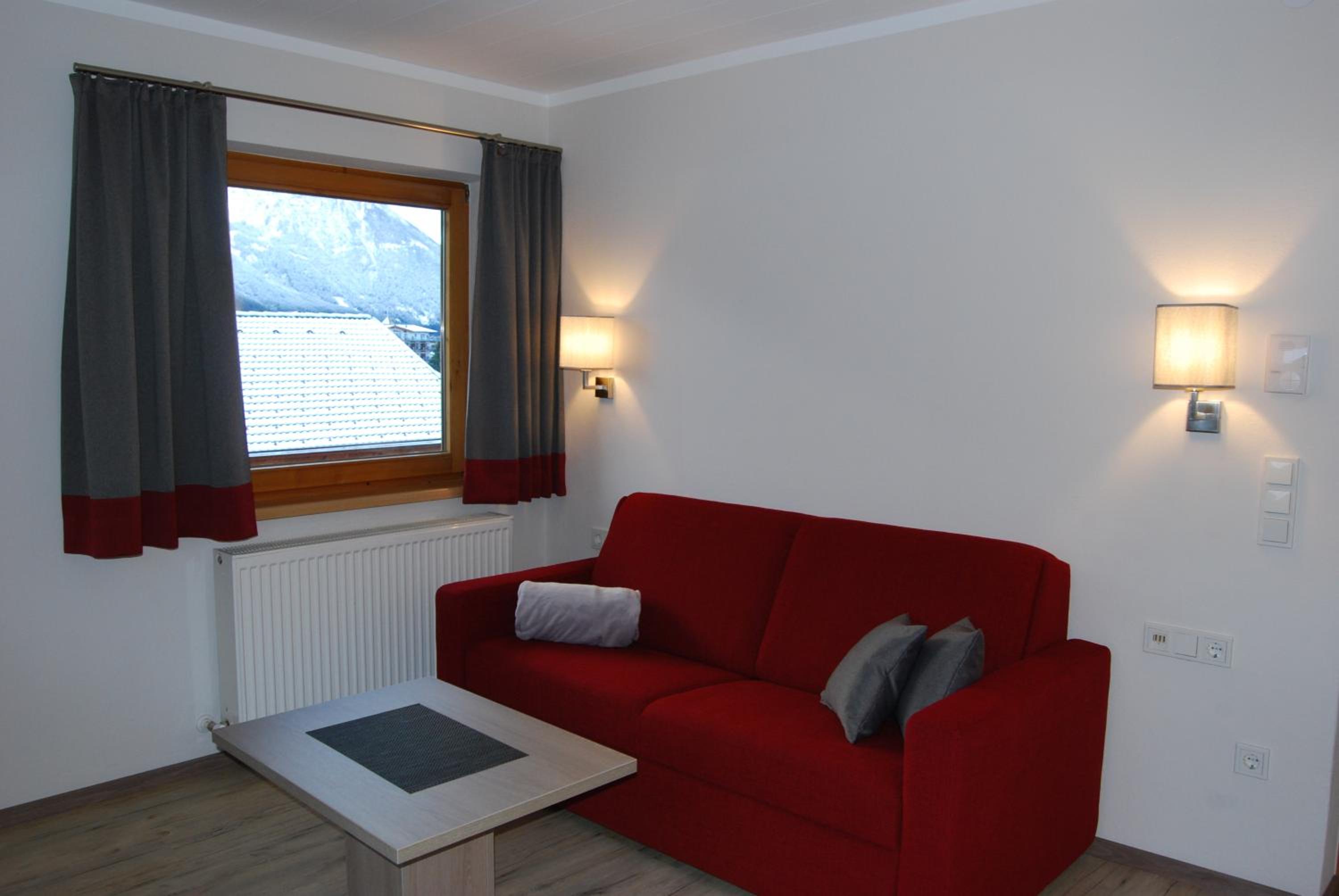 Apartment with Balcony and Mountain View photo 3
