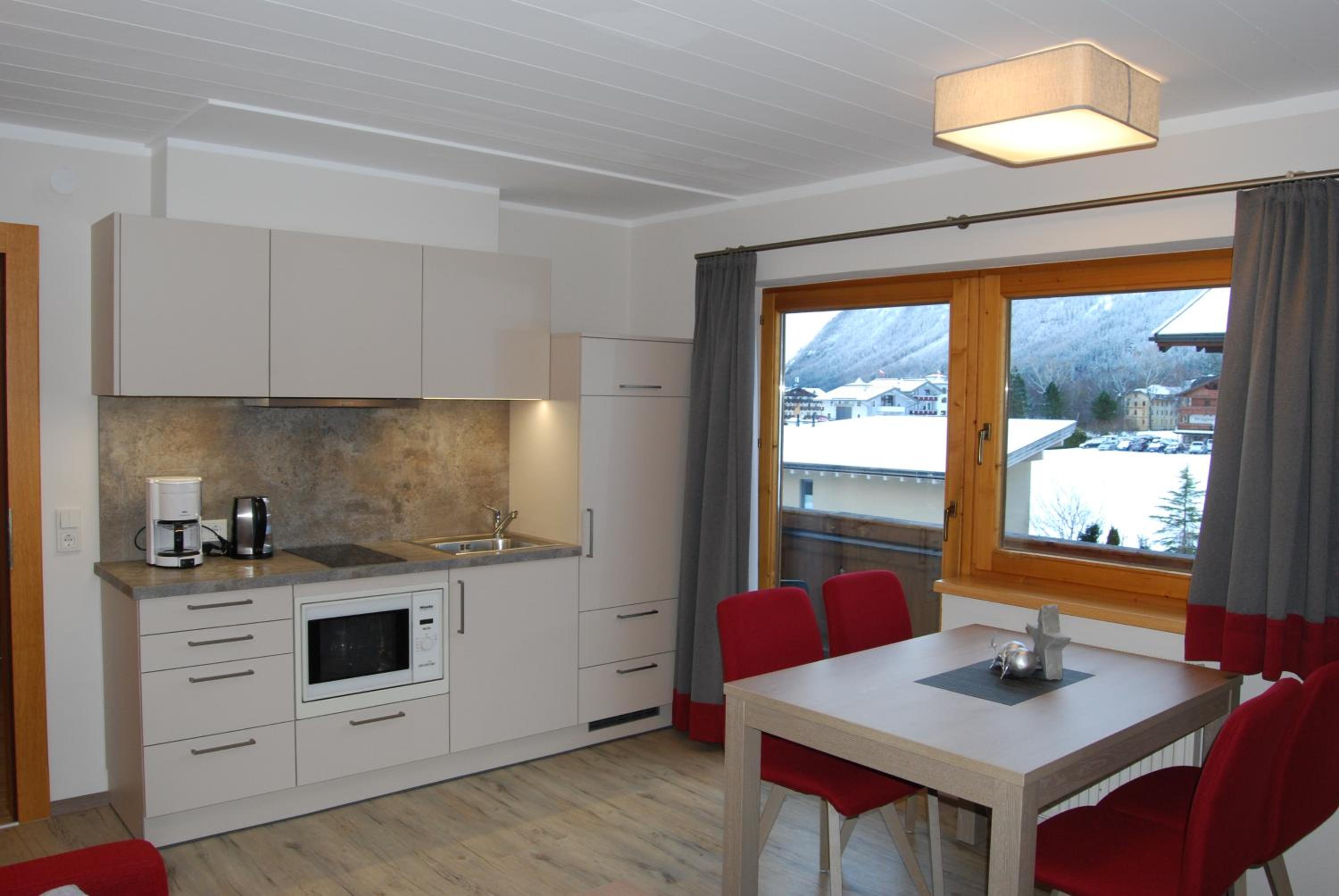 Apartment with Balcony and Mountain View photo 2