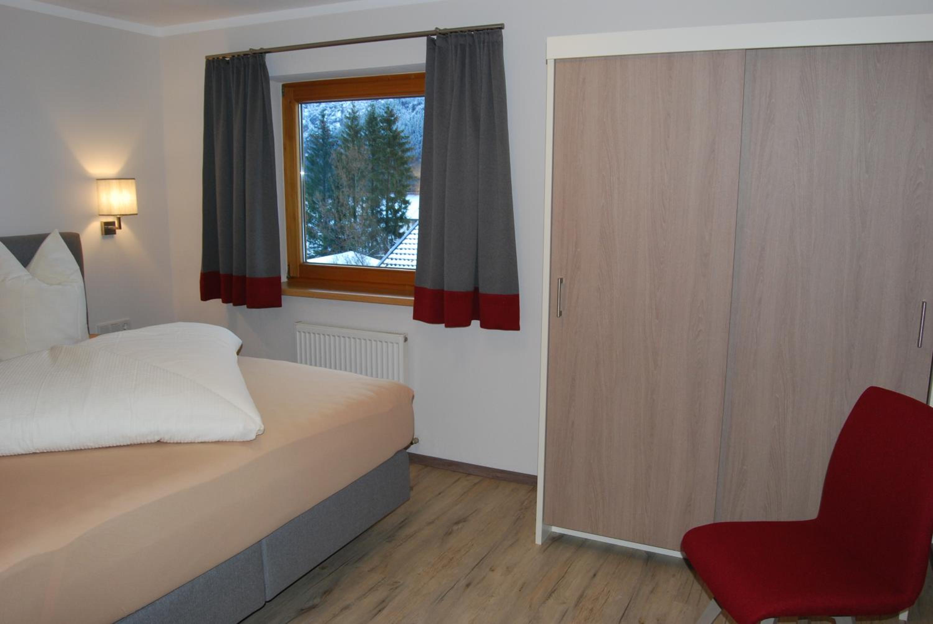 Apartment with Balcony and Mountain View photo 2