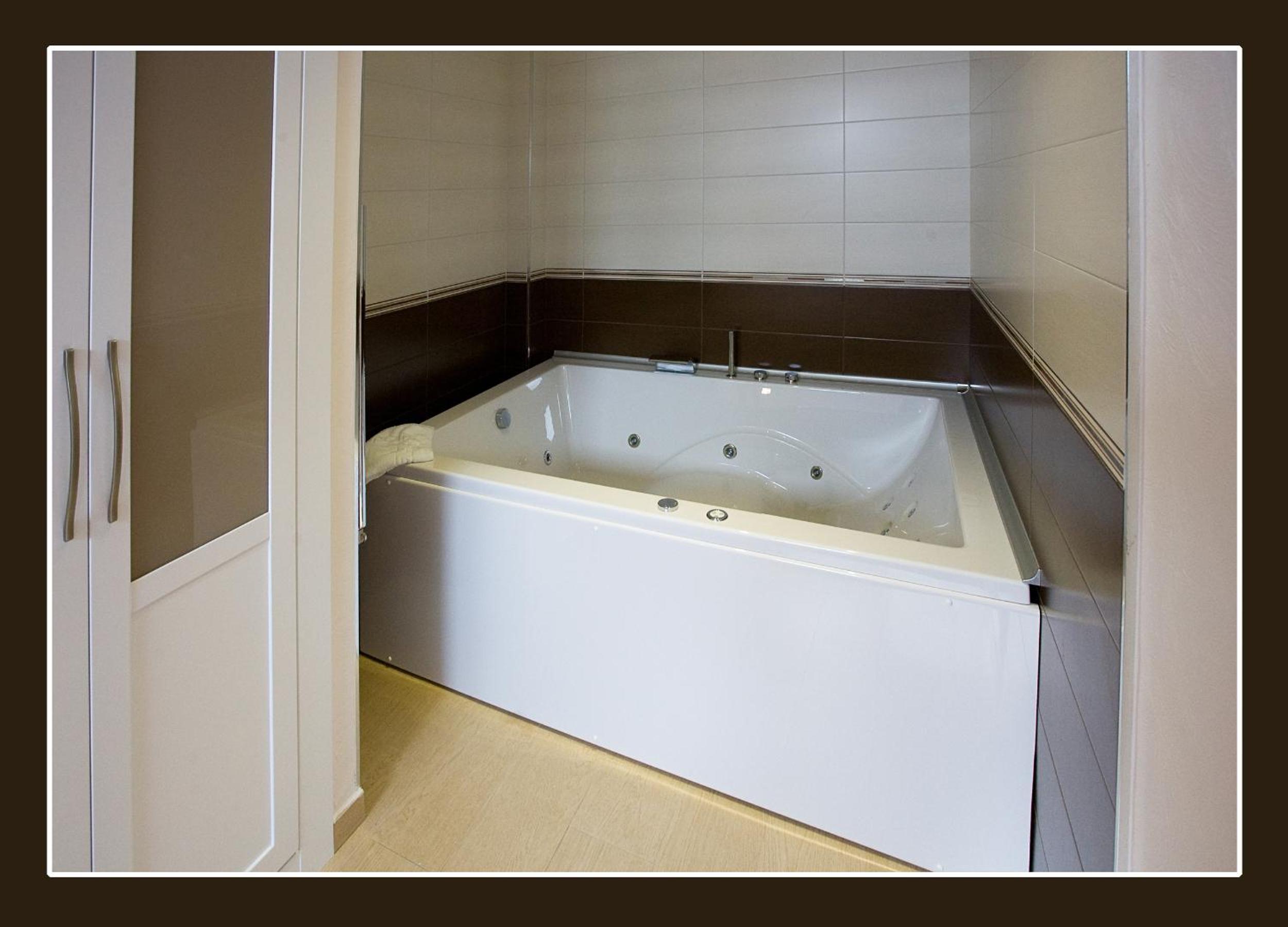 Superior One-Bedroom Apartment - Photo 19