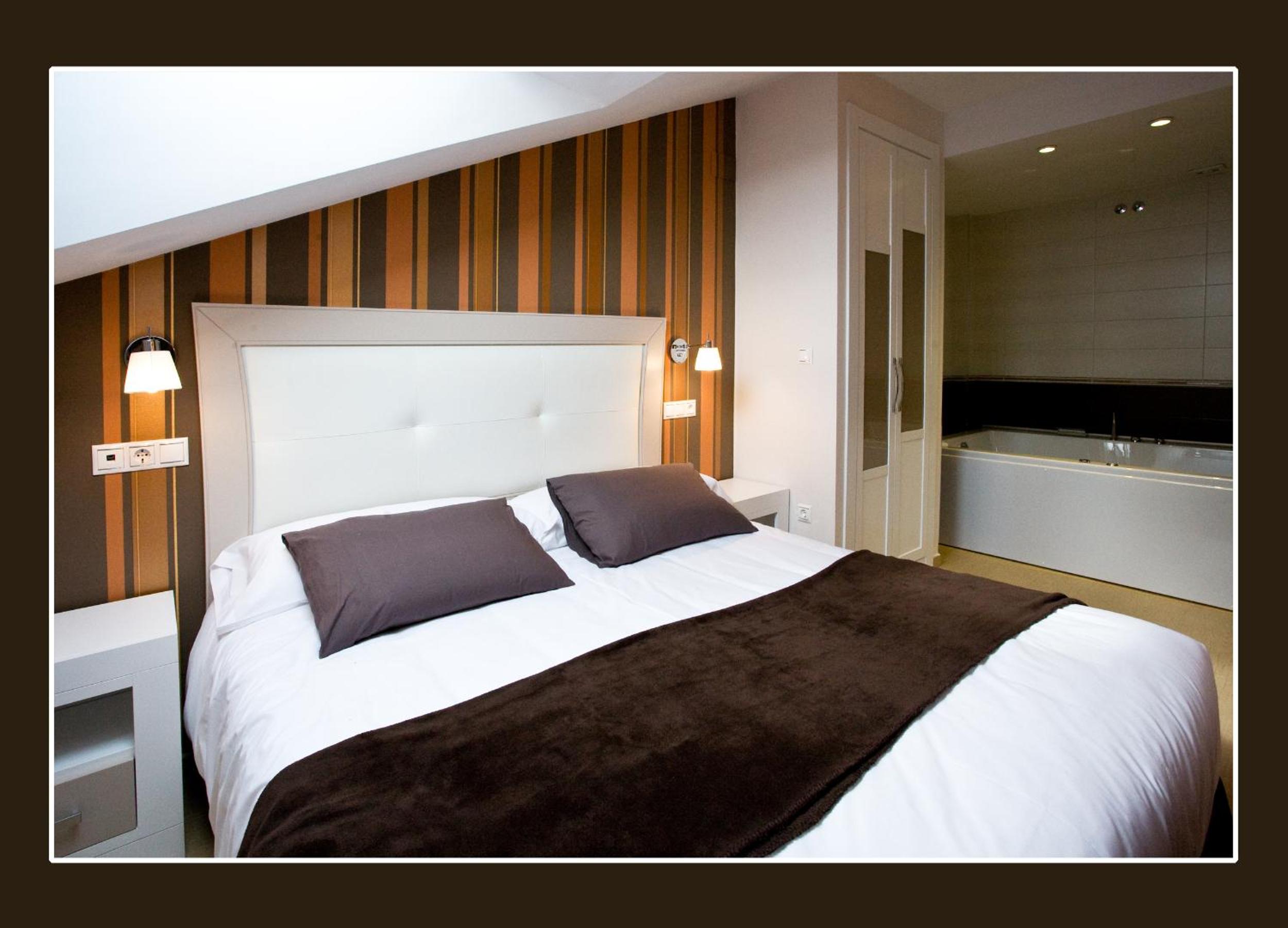 Superior One-Bedroom Apartment - Photo 18