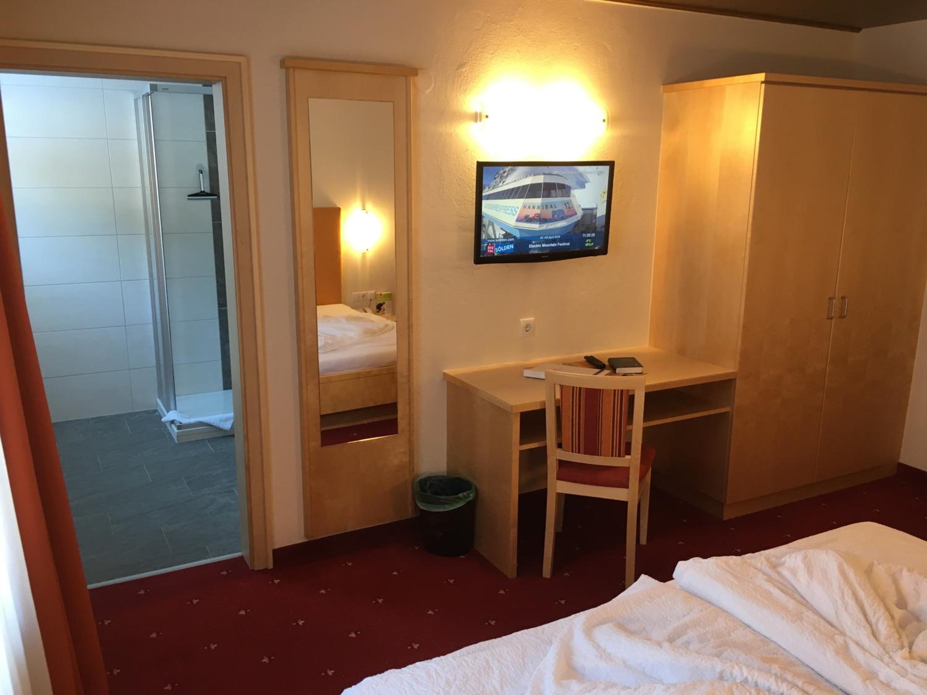 Double Room - Photo 2