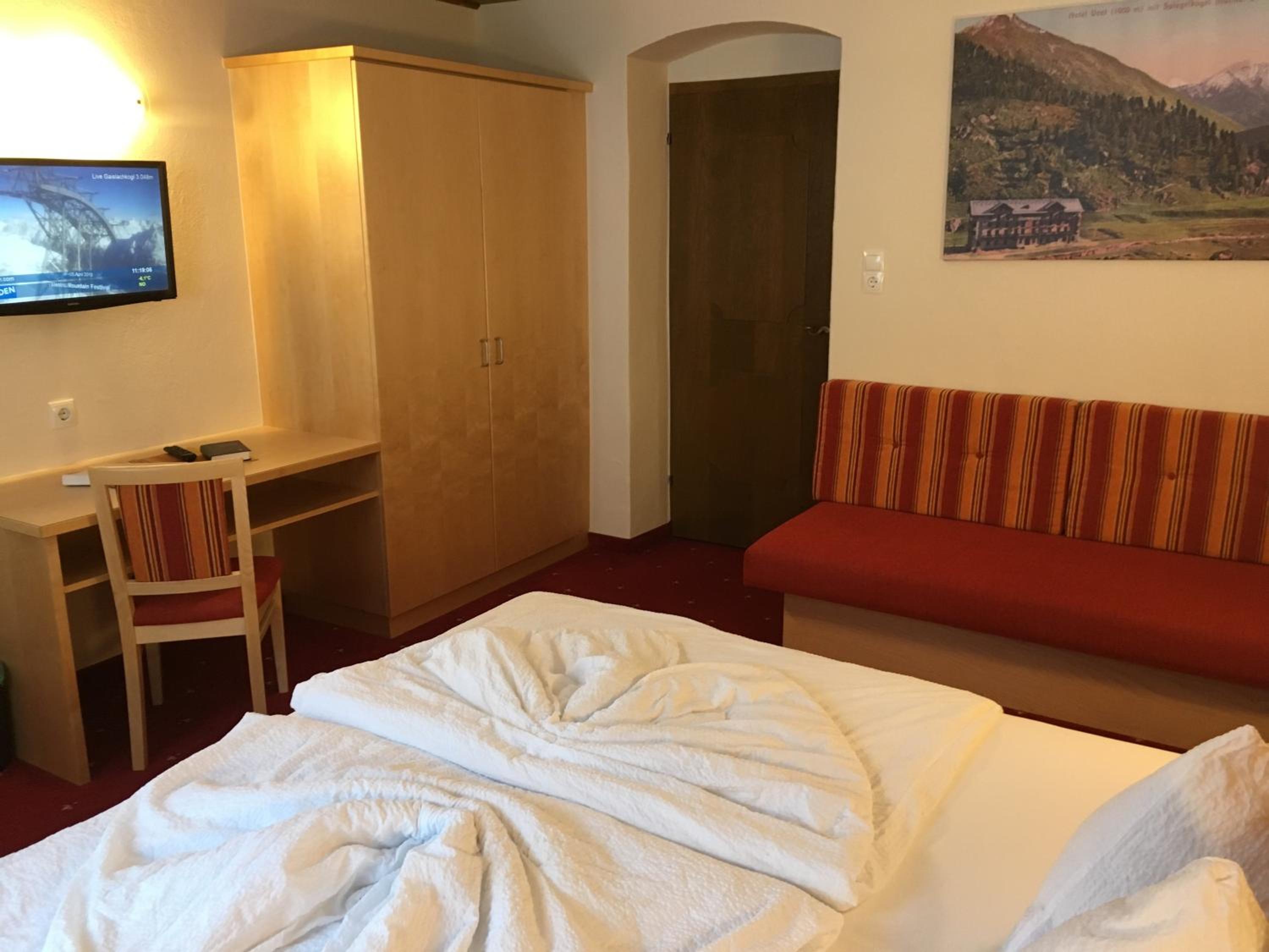 Double Room - Photo 6
