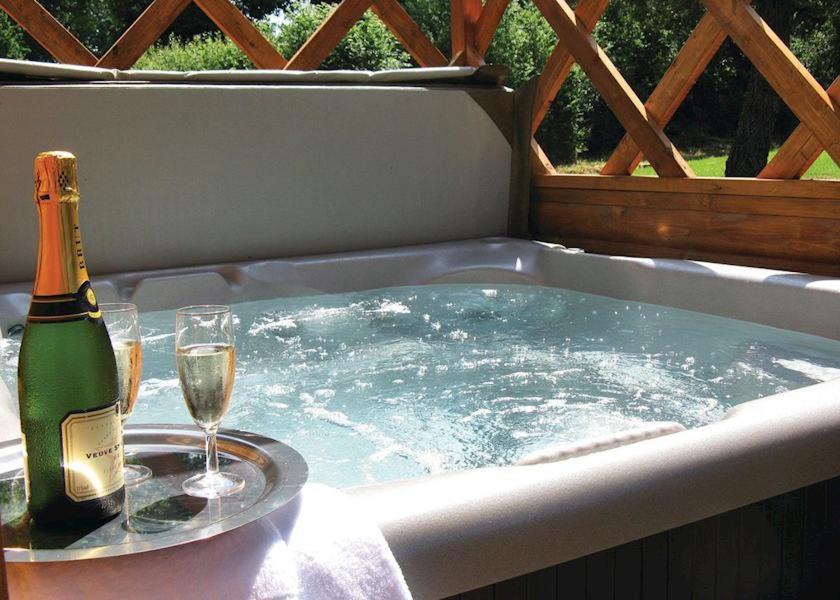 Holiday Home Teak 8 Hot Tub - No Pets photo 2